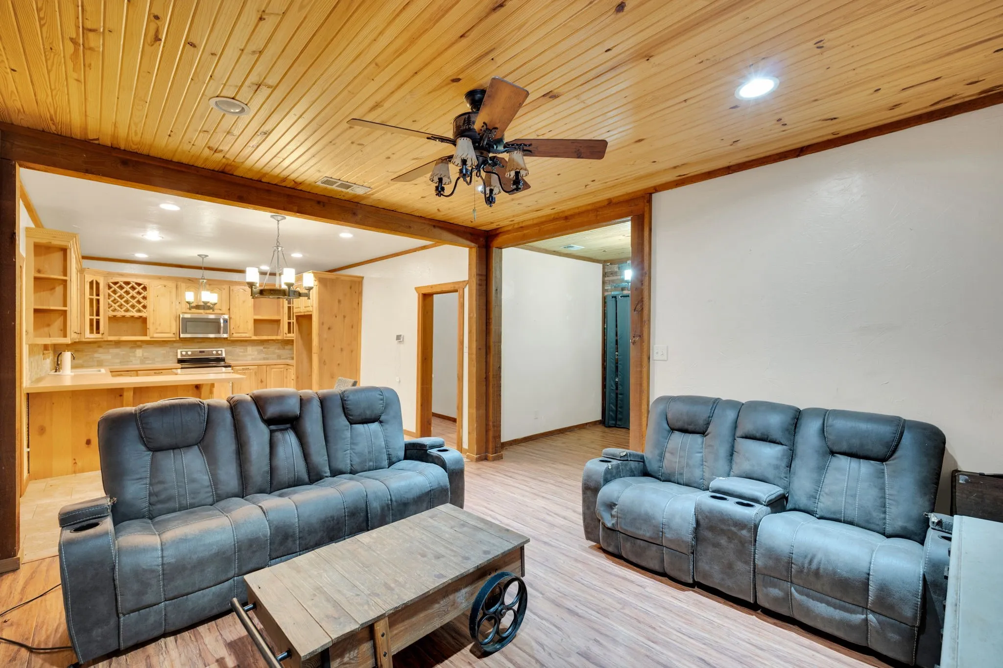 Single Family Residence For Sale in Johnson County , 200 W Davis Avenue, Alvarado, Texas 76009, 4 Bedroom, 2 Bathroom, 2 Garage spaces, 1,657 Sqft, built in 1955, Preowned, mls#21183703, Real Estate Agent in Alvarado, Homes For Sale in Johnson county, Homes For Sale in Alvarado, Realtor in Alvarado Texas, Real Estate Brokerage Independent Realty Texas, Luminita Cordes Realtor