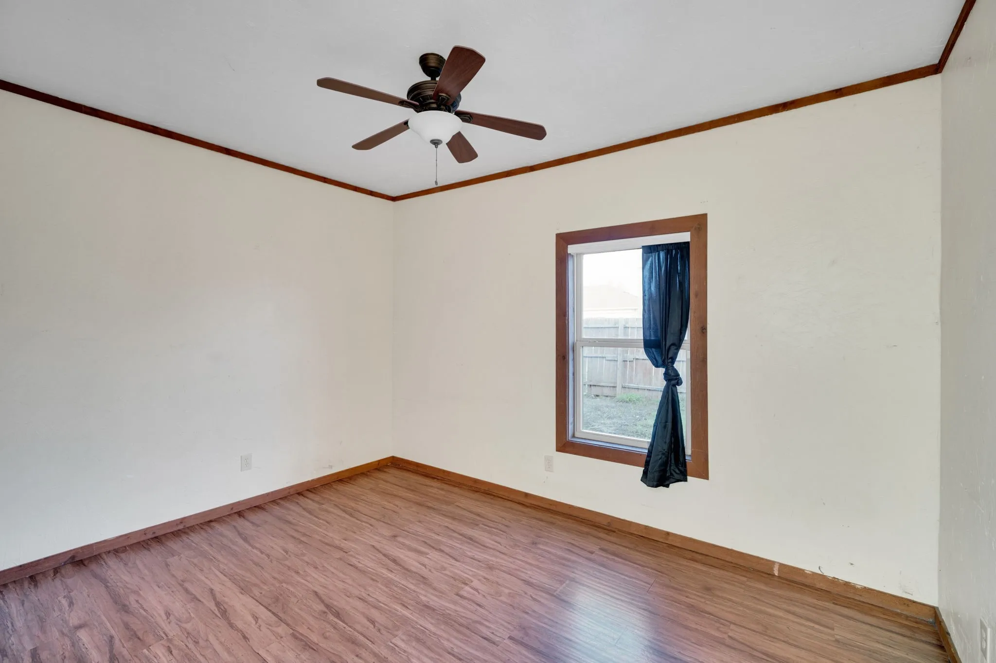 Single Family Residence For Sale in Johnson County , 200 W Davis Avenue, Alvarado, Texas 76009, 4 Bedroom, 2 Bathroom, 2 Garage spaces, 1,657 Sqft, built in 1955, Preowned, mls#21183703, Real Estate Agent in Alvarado, Homes For Sale in Johnson county, Homes For Sale in Alvarado, Realtor in Alvarado Texas, Real Estate Brokerage Independent Realty Texas, Luminita Cordes Realtor