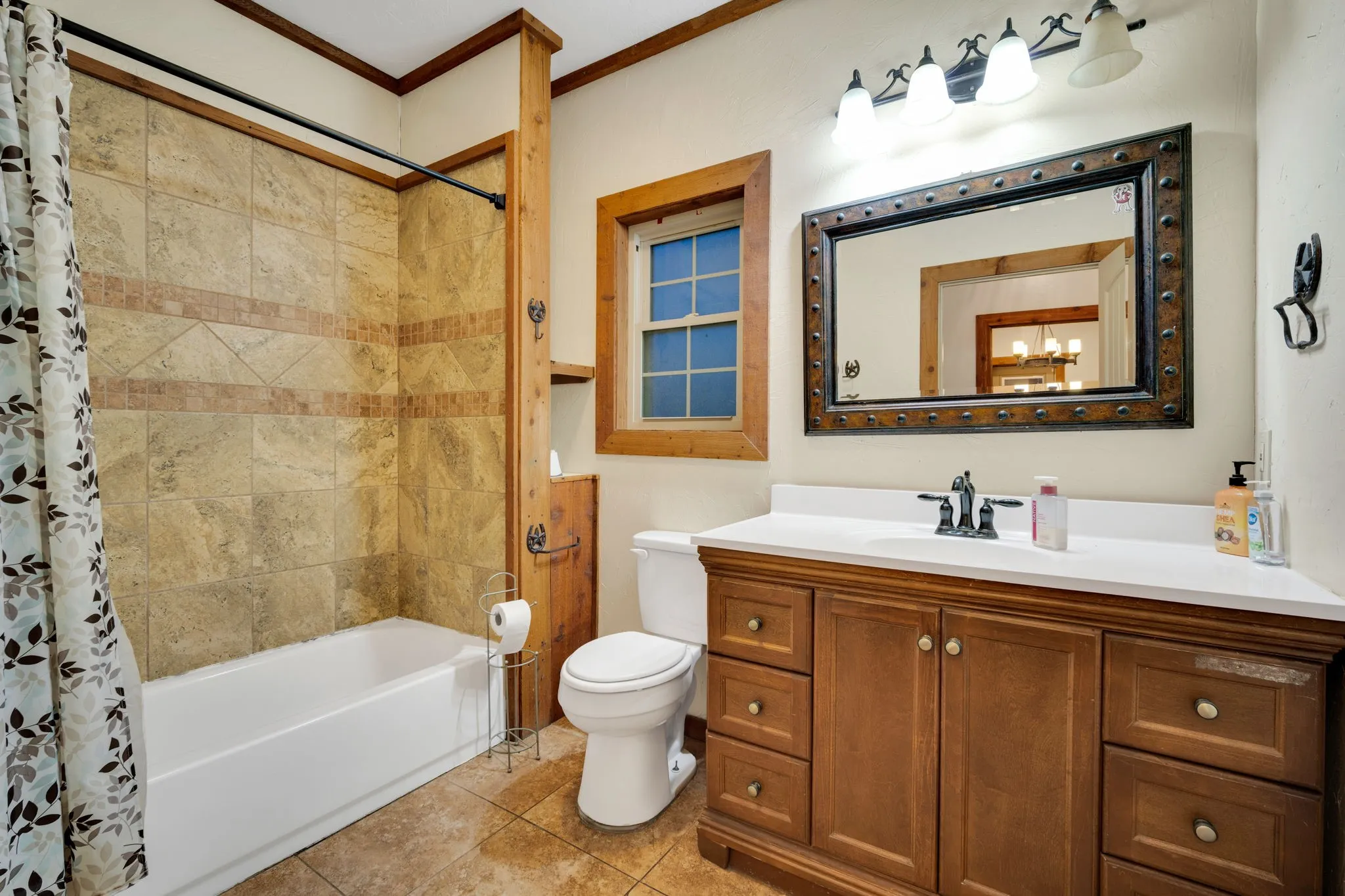Single Family Residence For Sale in Johnson County , 200 W Davis Avenue, Alvarado, Texas 76009, 4 Bedroom, 2 Bathroom, 2 Garage spaces, 1,657 Sqft, built in 1955, Preowned, mls#21183703, Real Estate Agent in Alvarado, Homes For Sale in Johnson county, Homes For Sale in Alvarado, Realtor in Alvarado Texas, Real Estate Brokerage Independent Realty Texas, Luminita Cordes Realtor