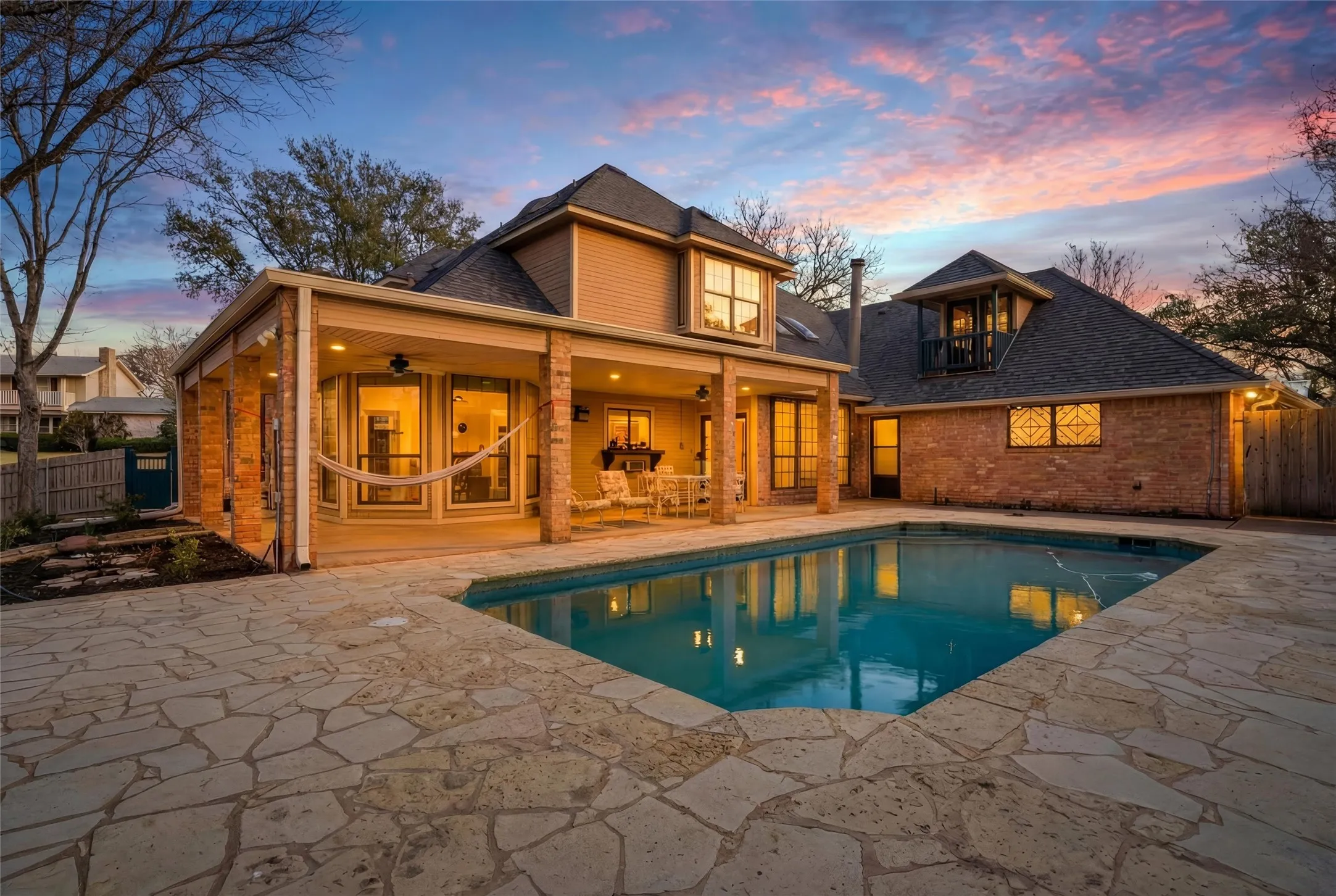 Single Family Residence For Sale in Mc Lennan County , 804 Wooded Crest Drive, Woodway, Texas 76712, 5 Bedroom, 4 Bathroom, 3 Garage spaces, 4,094 Sqft, built in 1986, Preowned, mls#21189976, Real Estate Agent in Woodway, Homes For Sale in Mc Lennan county, Homes For Sale in Woodway, Realtor in Woodway Texas, Real Estate Brokerage Independent Realty Texas, Luminita Cordes Realtor