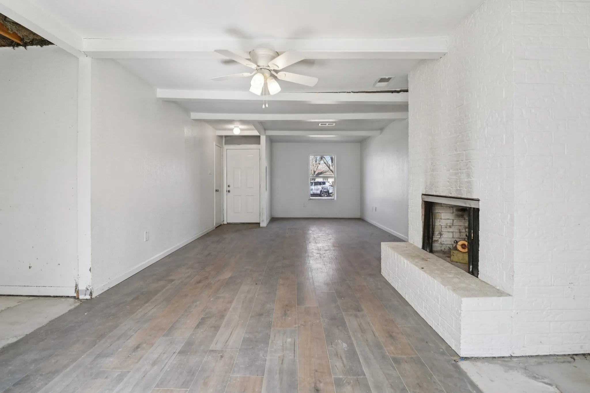 Single Family Residence For Sale in Tarrant County , 245 Straw Road, Saginaw, Texas 76179, 3 Bedroom, 2 Bathroom, 2 Garage spaces, 1,645 Sqft, built in 1968, mls#21156283, Real Estate Agent in Saginaw, Homes For Sale in Tarrant county, Homes For Sale in Saginaw, Realtor in Saginaw Texas, Real Estate Brokerage Independent Realty Texas, Luminita Cordes Realtor