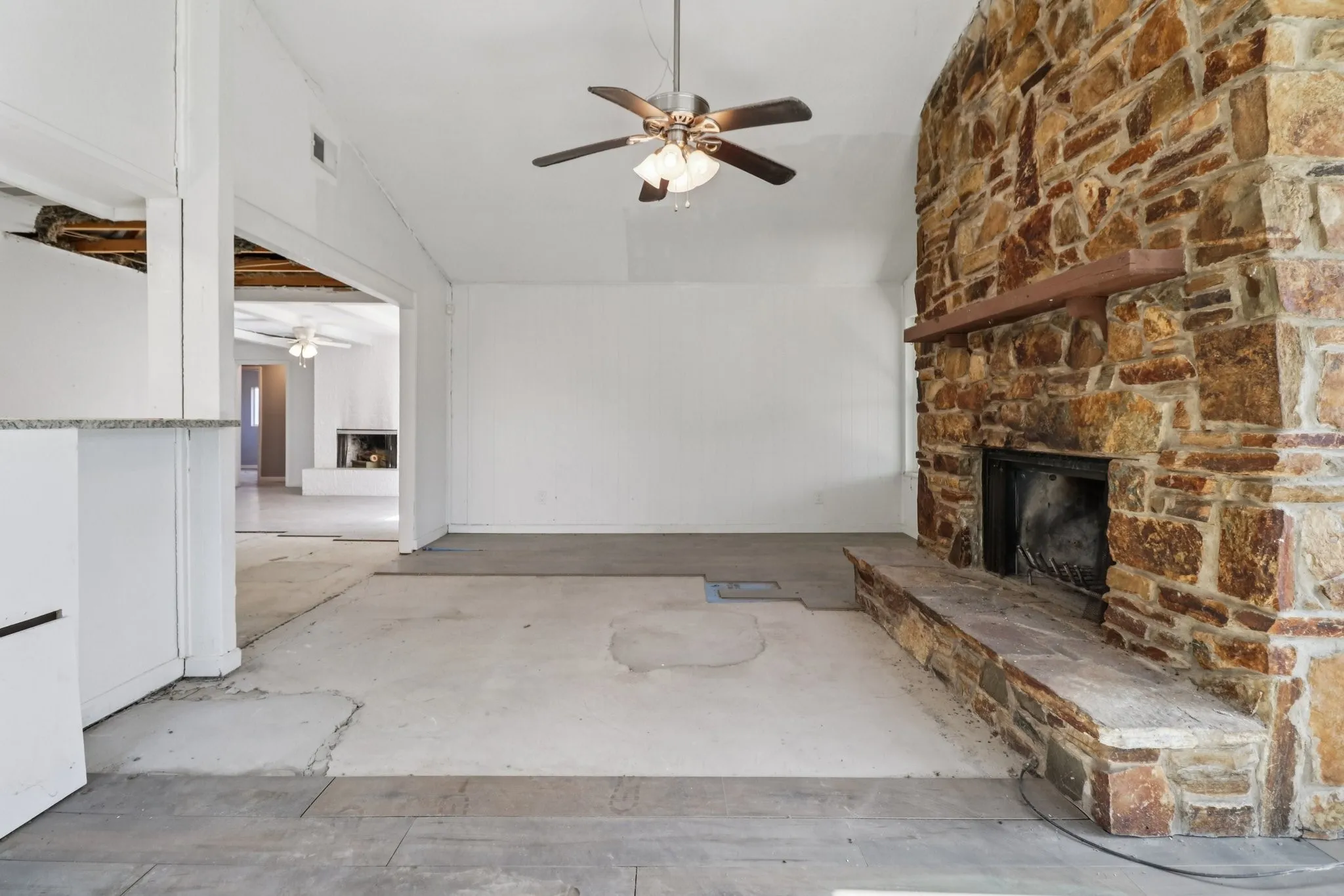 Single Family Residence For Sale in Tarrant County , 245 Straw Road, Saginaw, Texas 76179, 3 Bedroom, 2 Bathroom, 2 Garage spaces, 1,645 Sqft, built in 1968, mls#21156283, Real Estate Agent in Saginaw, Homes For Sale in Tarrant county, Homes For Sale in Saginaw, Realtor in Saginaw Texas, Real Estate Brokerage Independent Realty Texas, Luminita Cordes Realtor