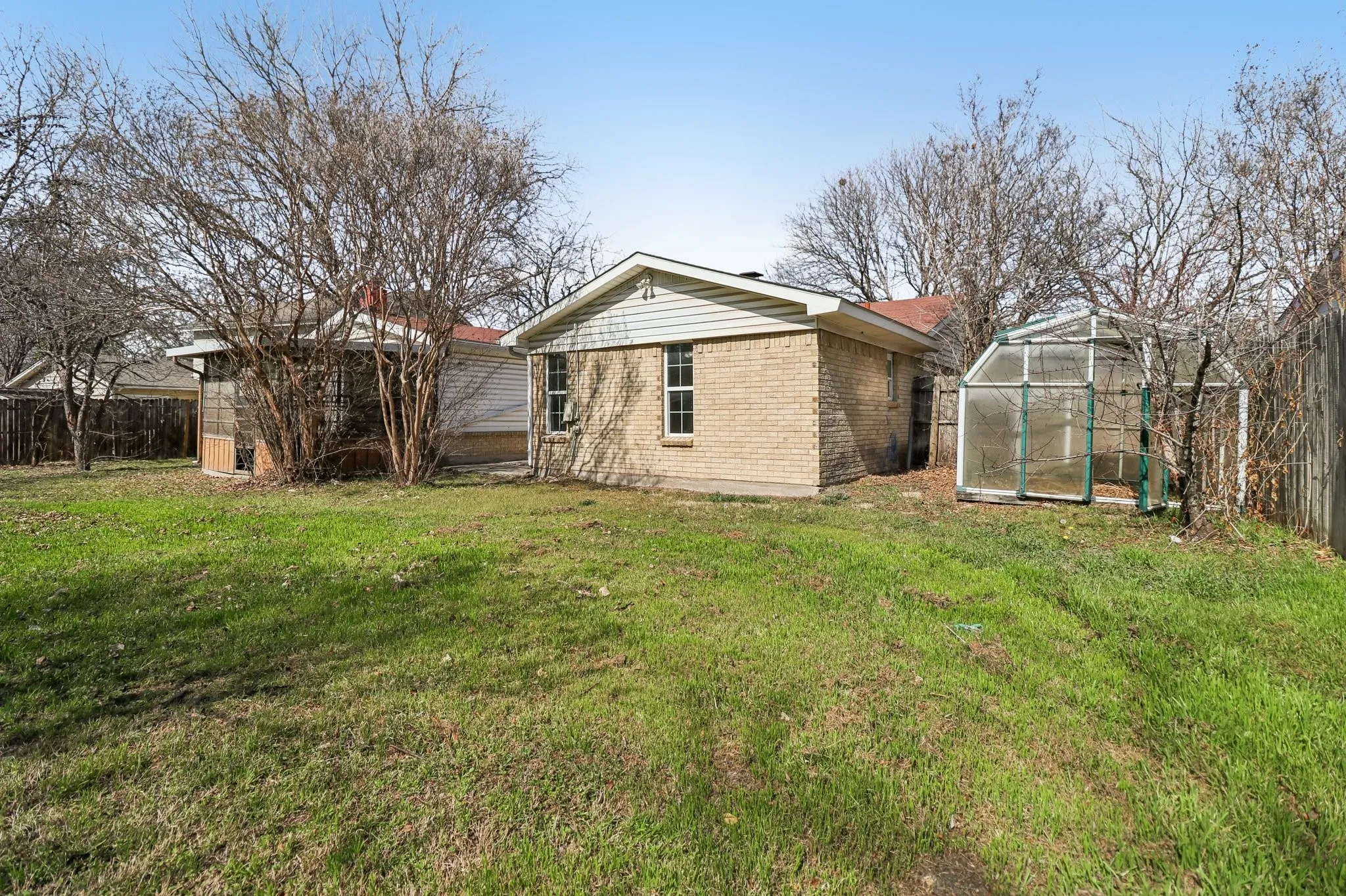 Single Family Residence For Sale in Tarrant County , 245 Straw Road, Saginaw, Texas 76179, 3 Bedroom, 2 Bathroom, 2 Garage spaces, 1,645 Sqft, built in 1968, mls#21156283, Real Estate Agent in Saginaw, Homes For Sale in Tarrant county, Homes For Sale in Saginaw, Realtor in Saginaw Texas, Real Estate Brokerage Independent Realty Texas, Luminita Cordes Realtor