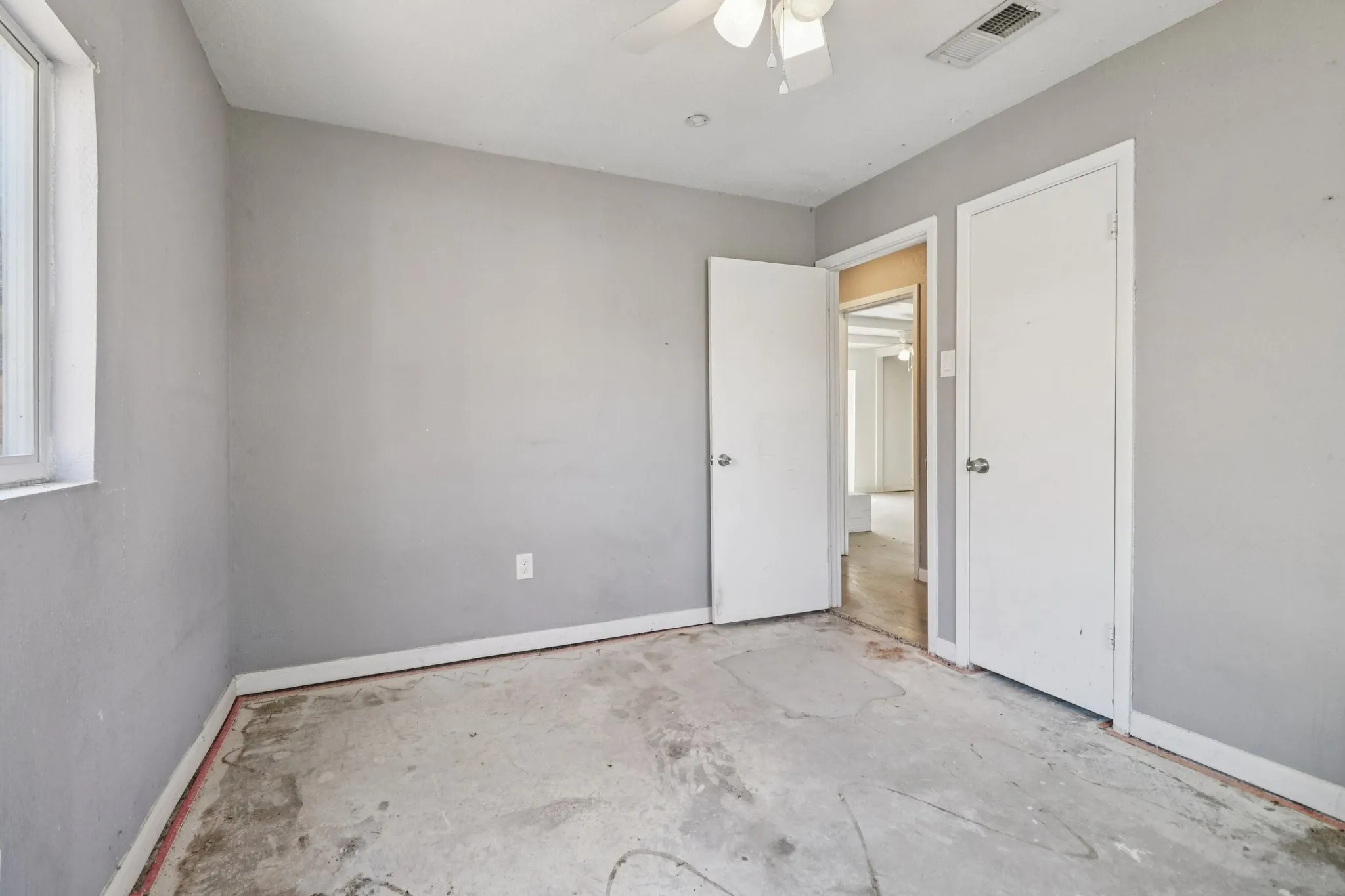 Single Family Residence For Sale in Tarrant County , 245 Straw Road, Saginaw, Texas 76179, 3 Bedroom, 2 Bathroom, 2 Garage spaces, 1,645 Sqft, built in 1968, mls#21156283, Real Estate Agent in Saginaw, Homes For Sale in Tarrant county, Homes For Sale in Saginaw, Realtor in Saginaw Texas, Real Estate Brokerage Independent Realty Texas, Luminita Cordes Realtor