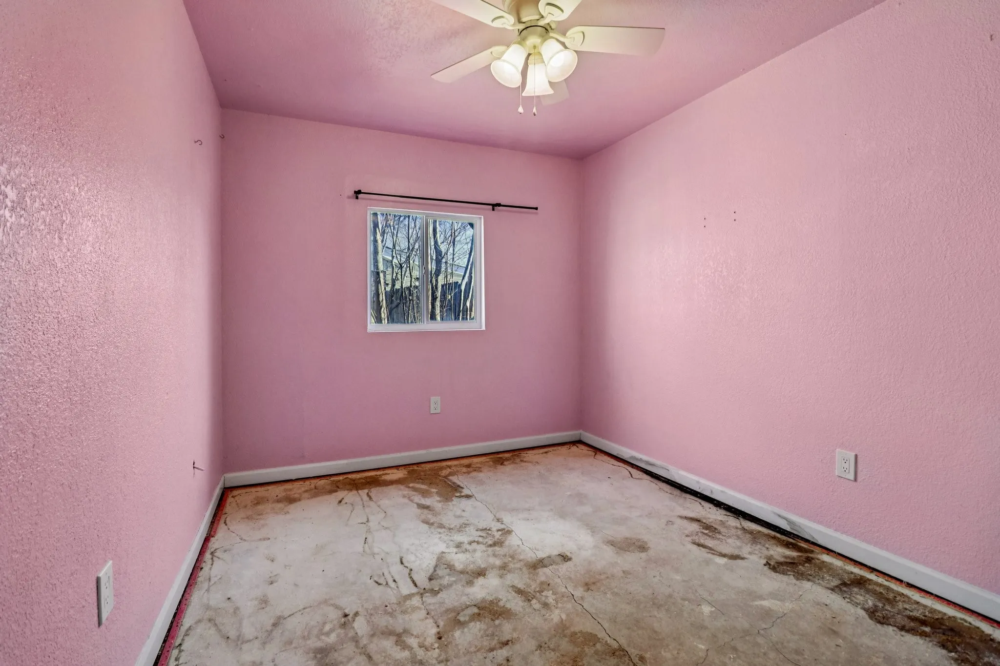 Single Family Residence For Sale in Tarrant County , 245 Straw Road, Saginaw, Texas 76179, 3 Bedroom, 2 Bathroom, 2 Garage spaces, 1,645 Sqft, built in 1968, mls#21156283, Real Estate Agent in Saginaw, Homes For Sale in Tarrant county, Homes For Sale in Saginaw, Realtor in Saginaw Texas, Real Estate Brokerage Independent Realty Texas, Luminita Cordes Realtor