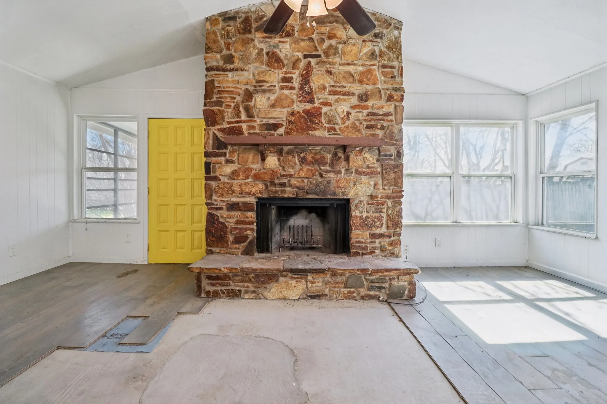 Single Family Residence For Sale in Tarrant County , 245 Straw Road, Saginaw, Texas 76179, 3 Bedroom, 2 Bathroom, 2 Garage spaces, 1,645 Sqft, built in 1968, mls#21156283, Real Estate Agent in Saginaw, Homes For Sale in Tarrant county, Homes For Sale in Saginaw, Realtor in Saginaw Texas, Real Estate Brokerage Independent Realty Texas, Luminita Cordes Realtor
