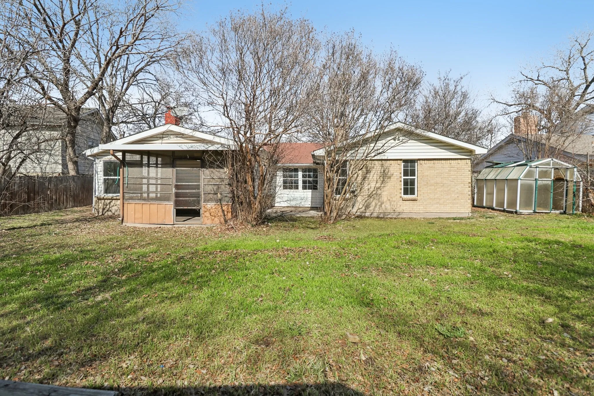 Single Family Residence For Sale in Tarrant County , 245 Straw Road, Saginaw, Texas 76179, 3 Bedroom, 2 Bathroom, 2 Garage spaces, 1,645 Sqft, built in 1968, mls#21156283, Real Estate Agent in Saginaw, Homes For Sale in Tarrant county, Homes For Sale in Saginaw, Realtor in Saginaw Texas, Real Estate Brokerage Independent Realty Texas, Luminita Cordes Realtor