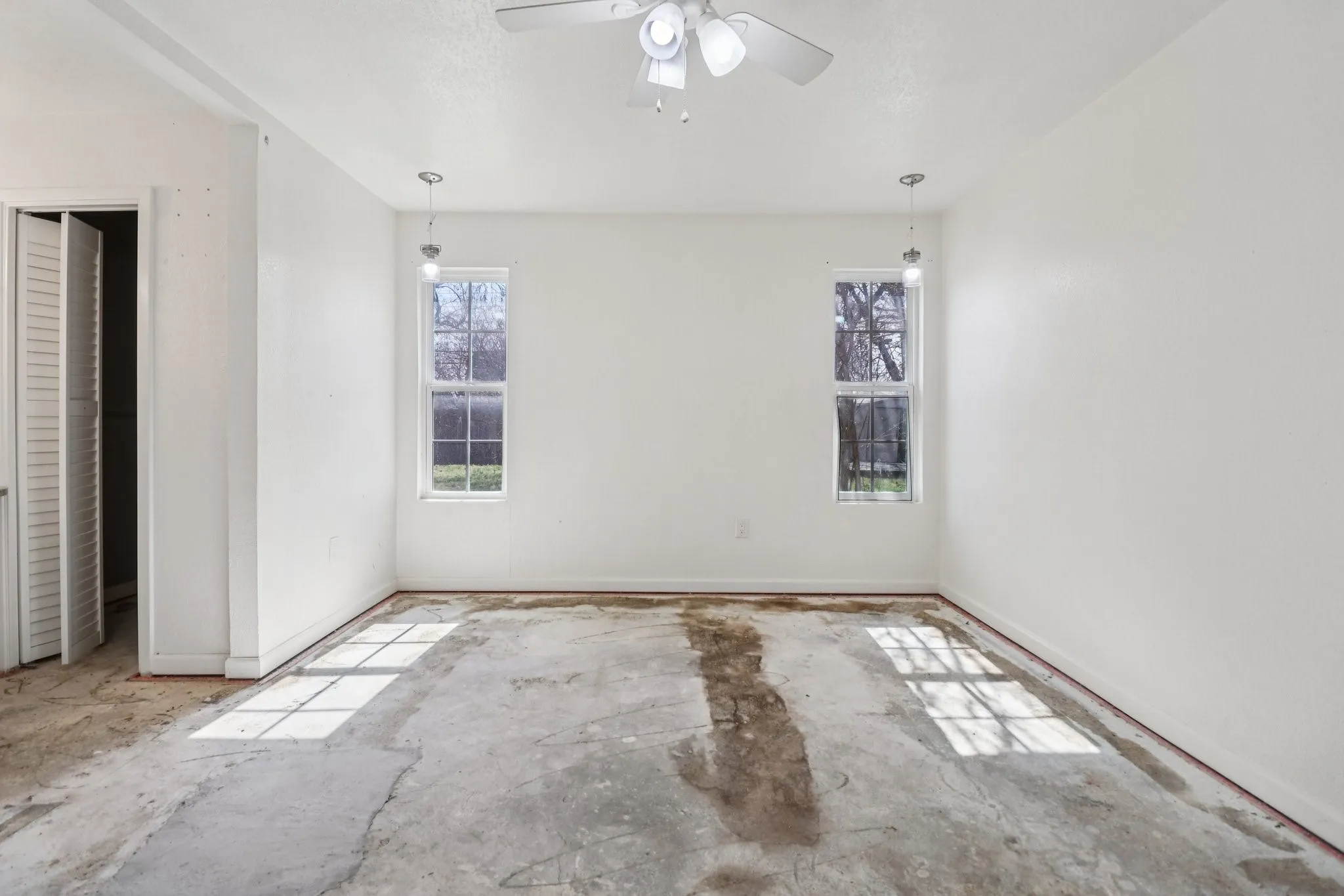 Single Family Residence For Sale in Tarrant County , 245 Straw Road, Saginaw, Texas 76179, 3 Bedroom, 2 Bathroom, 2 Garage spaces, 1,645 Sqft, built in 1968, mls#21156283, Real Estate Agent in Saginaw, Homes For Sale in Tarrant county, Homes For Sale in Saginaw, Realtor in Saginaw Texas, Real Estate Brokerage Independent Realty Texas, Luminita Cordes Realtor