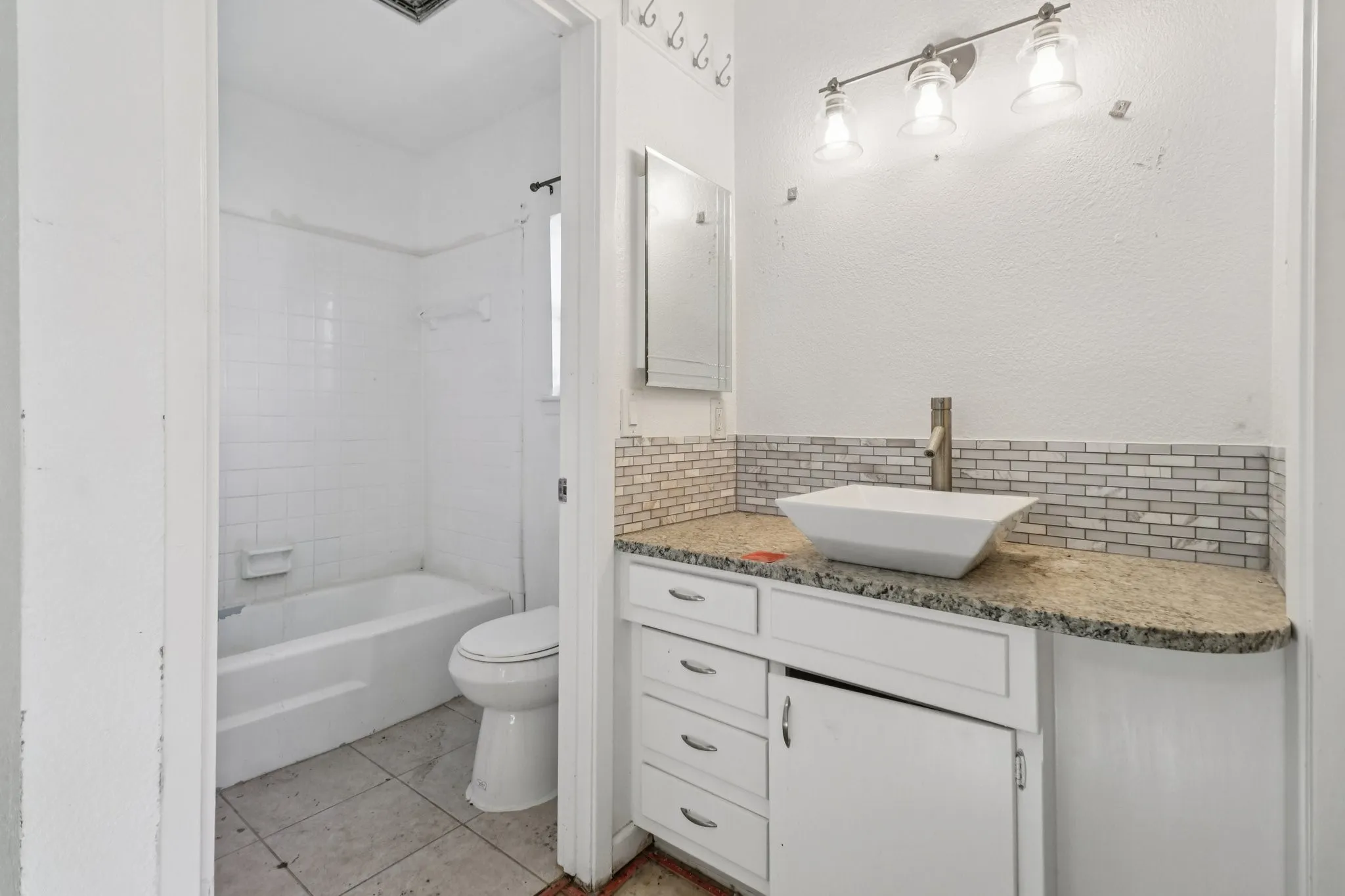 Single Family Residence For Sale in Tarrant County , 245 Straw Road, Saginaw, Texas 76179, 3 Bedroom, 2 Bathroom, 2 Garage spaces, 1,645 Sqft, built in 1968, mls#21156283, Real Estate Agent in Saginaw, Homes For Sale in Tarrant county, Homes For Sale in Saginaw, Realtor in Saginaw Texas, Real Estate Brokerage Independent Realty Texas, Luminita Cordes Realtor