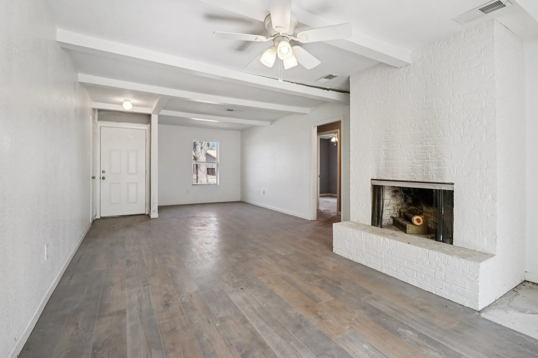 Single Family Residence For Sale in Tarrant County , 245 Straw Road, Saginaw, Texas 76179, 3 Bedroom, 2 Bathroom, 2 Garage spaces, 1,645 Sqft, built in 1968, mls#21156283, Real Estate Agent in Saginaw, Homes For Sale in Tarrant county, Homes For Sale in Saginaw, Realtor in Saginaw Texas, Real Estate Brokerage Independent Realty Texas, Luminita Cordes Realtor