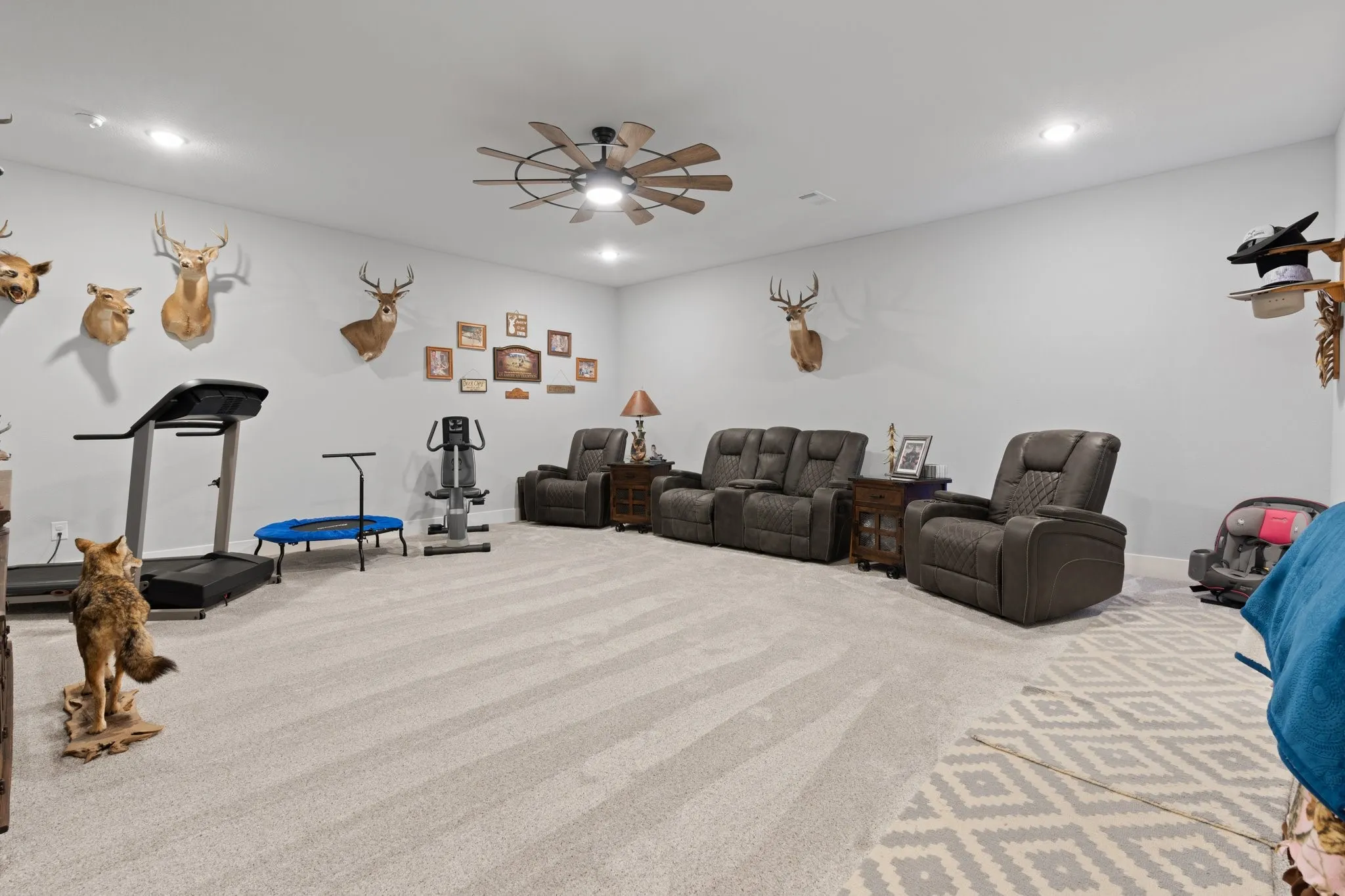 Den/second living room