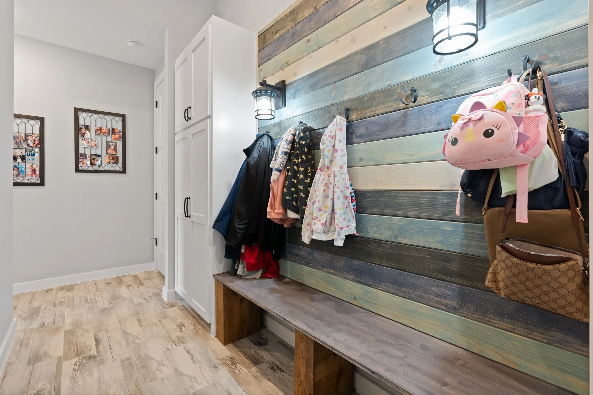 Mud bench with side cabinets for storage