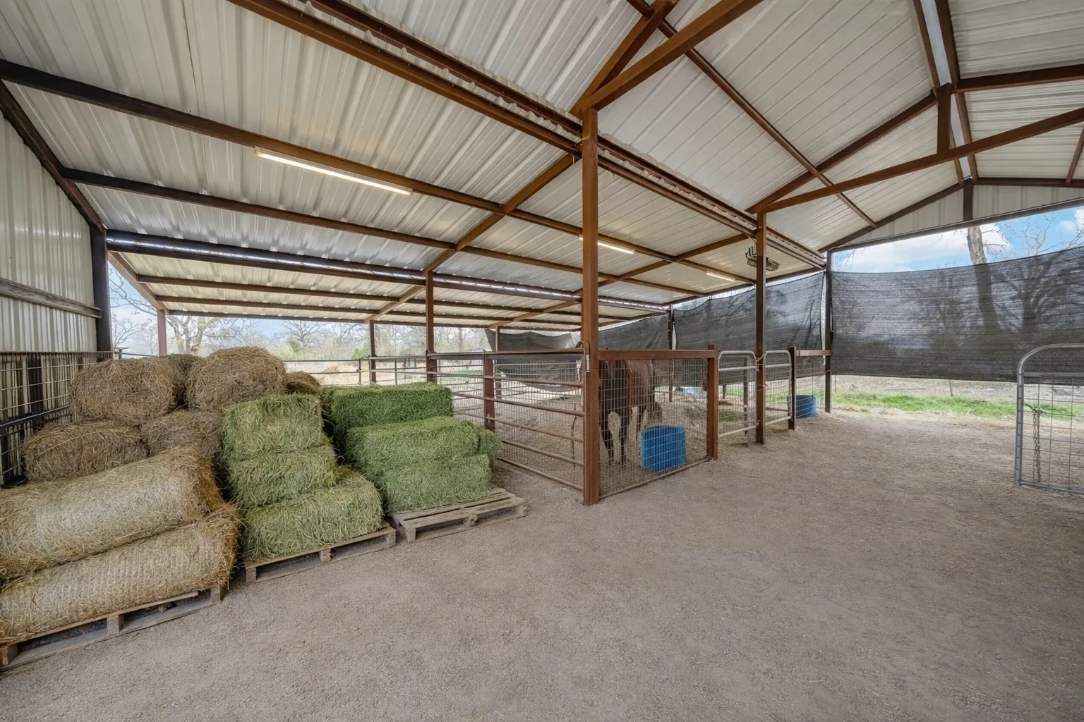 Manufactured Home For Sale in Van Zandt County , 743 VZ County Road 4222, Athens, Texas 75752, 3 Bedroom, 2 Bathroom, Garage spaces, 2,184 Sqft, built in 1999, Preowned, mls#21191158, Real Estate Agent in Athens, Homes For Sale in Van Zandt county, Homes For Sale in Athens, Realtor in Athens Texas, Real Estate Brokerage Independent Realty Texas, Luminita Cordes Realtor