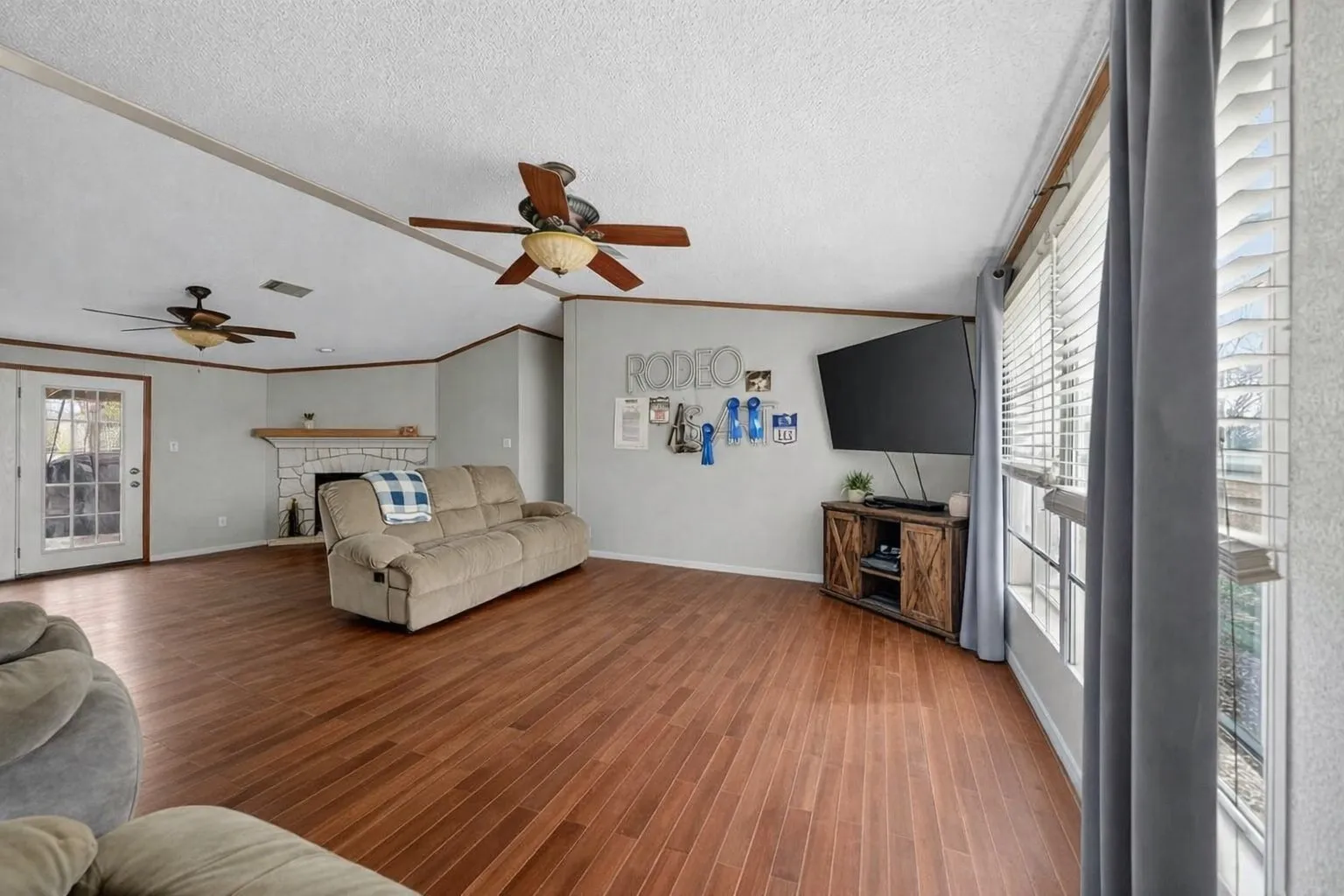 Manufactured Home For Sale in Van Zandt County , 743 VZ County Road 4222, Athens, Texas 75752, 3 Bedroom, 2 Bathroom, Garage spaces, 2,184 Sqft, built in 1999, Preowned, mls#21191158, Real Estate Agent in Athens, Homes For Sale in Van Zandt county, Homes For Sale in Athens, Realtor in Athens Texas, Real Estate Brokerage Independent Realty Texas, Luminita Cordes Realtor
