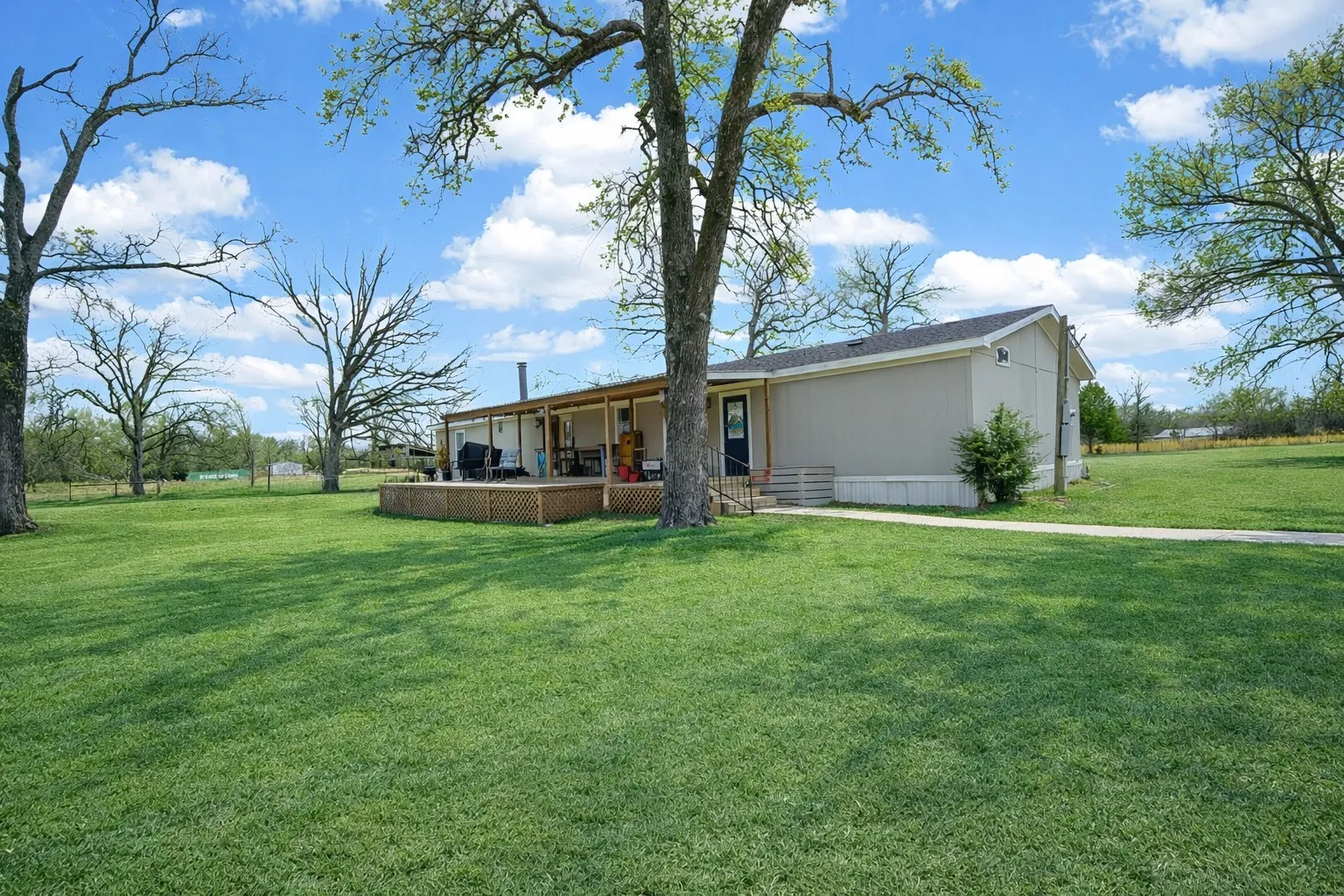 Manufactured Home For Sale in Van Zandt County , 743 VZ County Road 4222, Athens, Texas 75752, 3 Bedroom, 2 Bathroom, Garage spaces, 2,184 Sqft, built in 1999, Preowned, mls#21191158, Real Estate Agent in Athens, Homes For Sale in Van Zandt county, Homes For Sale in Athens, Realtor in Athens Texas, Real Estate Brokerage Independent Realty Texas, Luminita Cordes Realtor