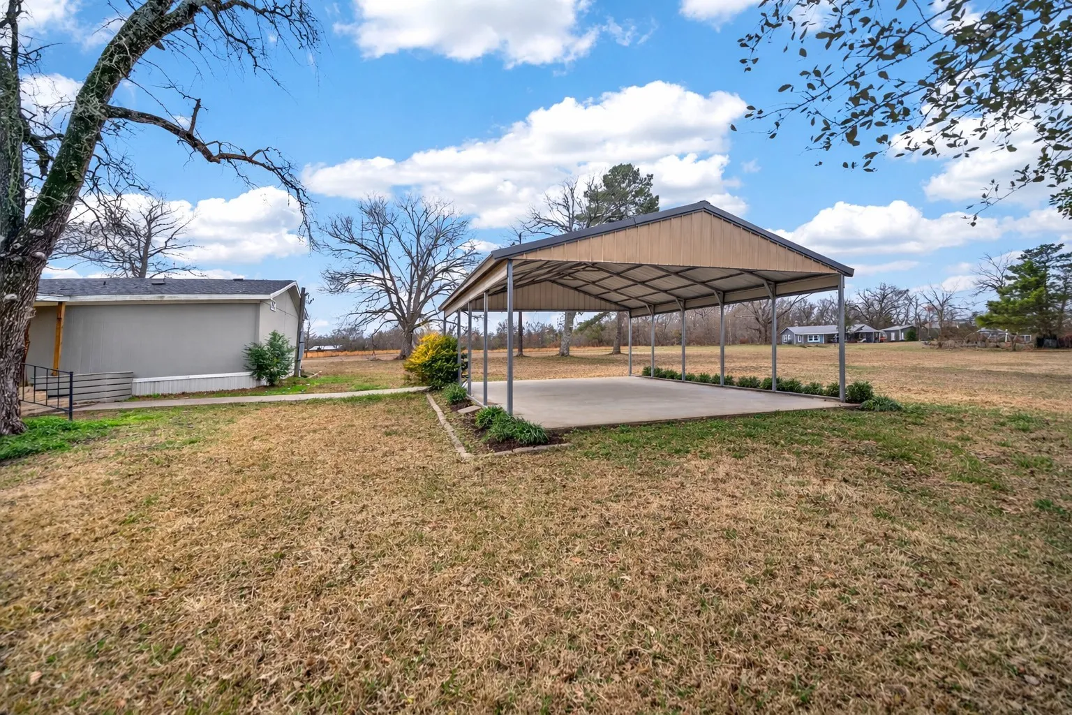 Manufactured Home For Sale in Van Zandt County , 743 VZ County Road 4222, Athens, Texas 75752, 3 Bedroom, 2 Bathroom, Garage spaces, 2,184 Sqft, built in 1999, Preowned, mls#21191158, Real Estate Agent in Athens, Homes For Sale in Van Zandt county, Homes For Sale in Athens, Realtor in Athens Texas, Real Estate Brokerage Independent Realty Texas, Luminita Cordes Realtor