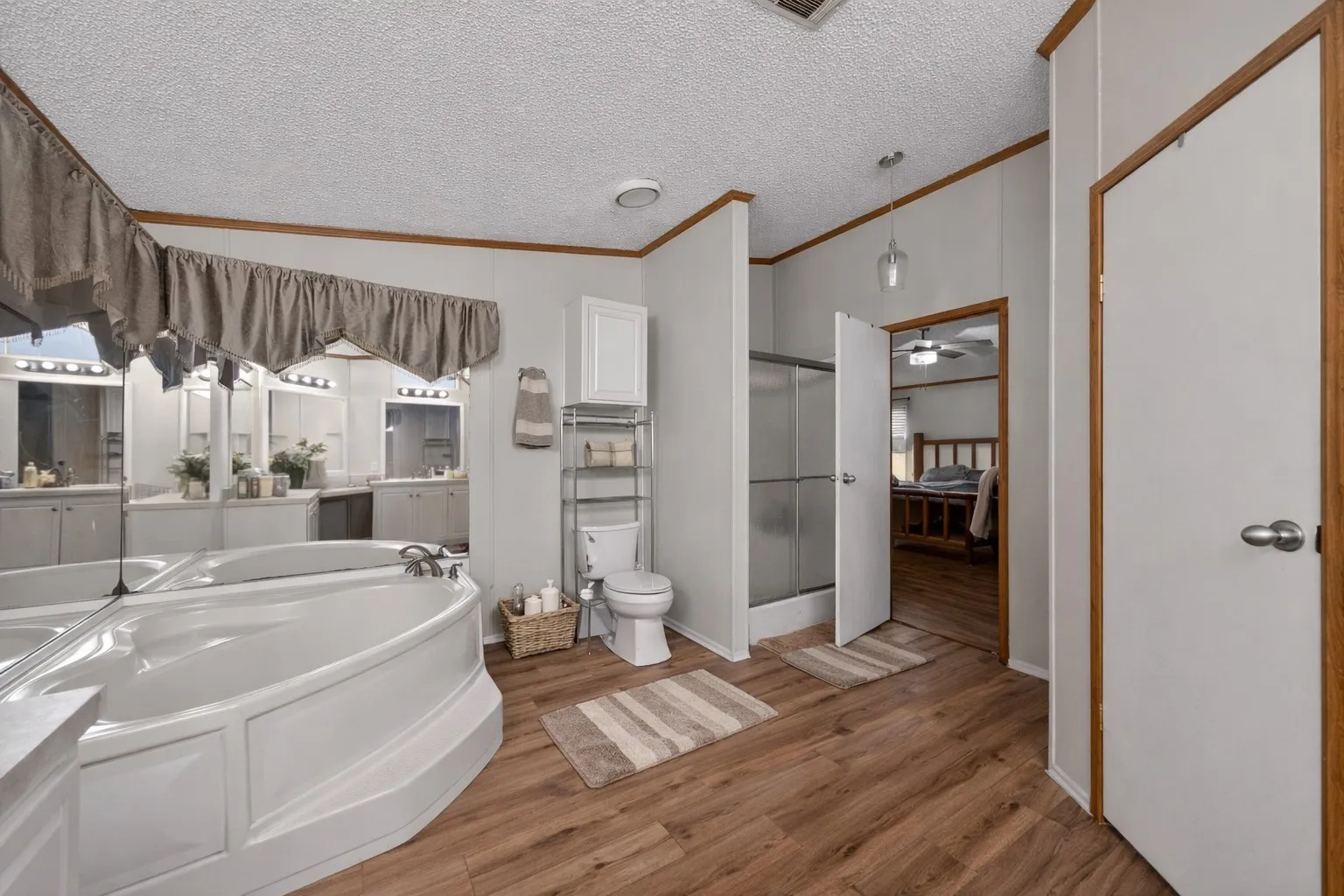 Manufactured Home For Sale in Van Zandt County , 743 VZ County Road 4222, Athens, Texas 75752, 3 Bedroom, 2 Bathroom, Garage spaces, 2,184 Sqft, built in 1999, Preowned, mls#21191158, Real Estate Agent in Athens, Homes For Sale in Van Zandt county, Homes For Sale in Athens, Realtor in Athens Texas, Real Estate Brokerage Independent Realty Texas, Luminita Cordes Realtor