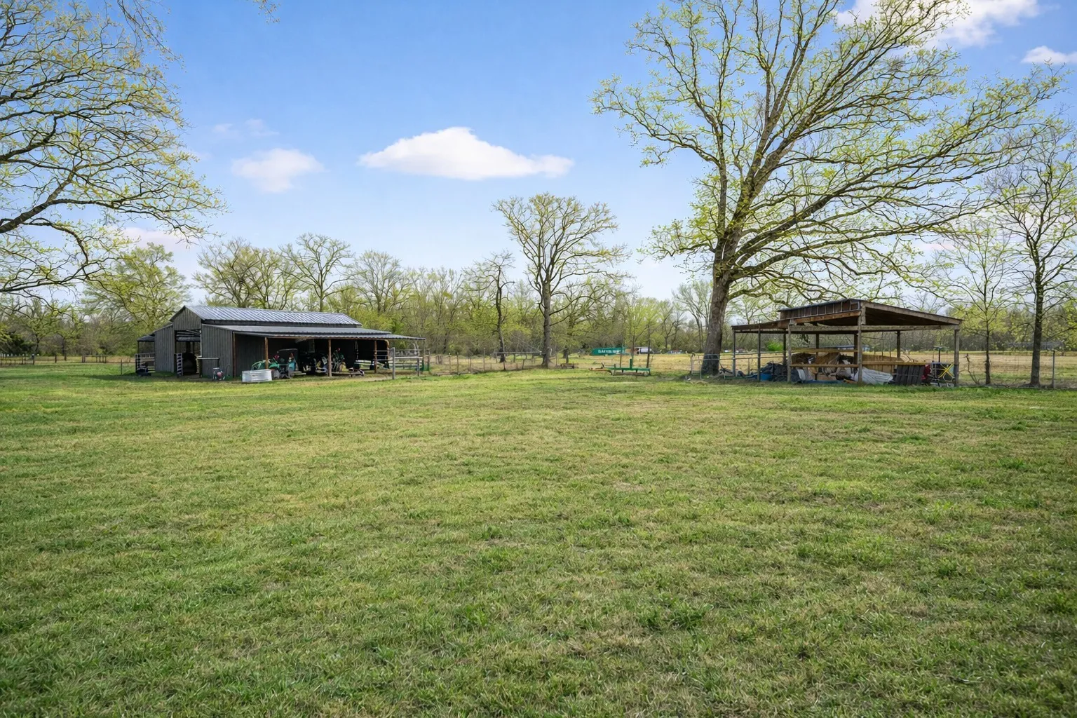 Manufactured Home For Sale in Van Zandt County , 743 VZ County Road 4222, Athens, Texas 75752, 3 Bedroom, 2 Bathroom, Garage spaces, 2,184 Sqft, built in 1999, Preowned, mls#21191158, Real Estate Agent in Athens, Homes For Sale in Van Zandt county, Homes For Sale in Athens, Realtor in Athens Texas, Real Estate Brokerage Independent Realty Texas, Luminita Cordes Realtor