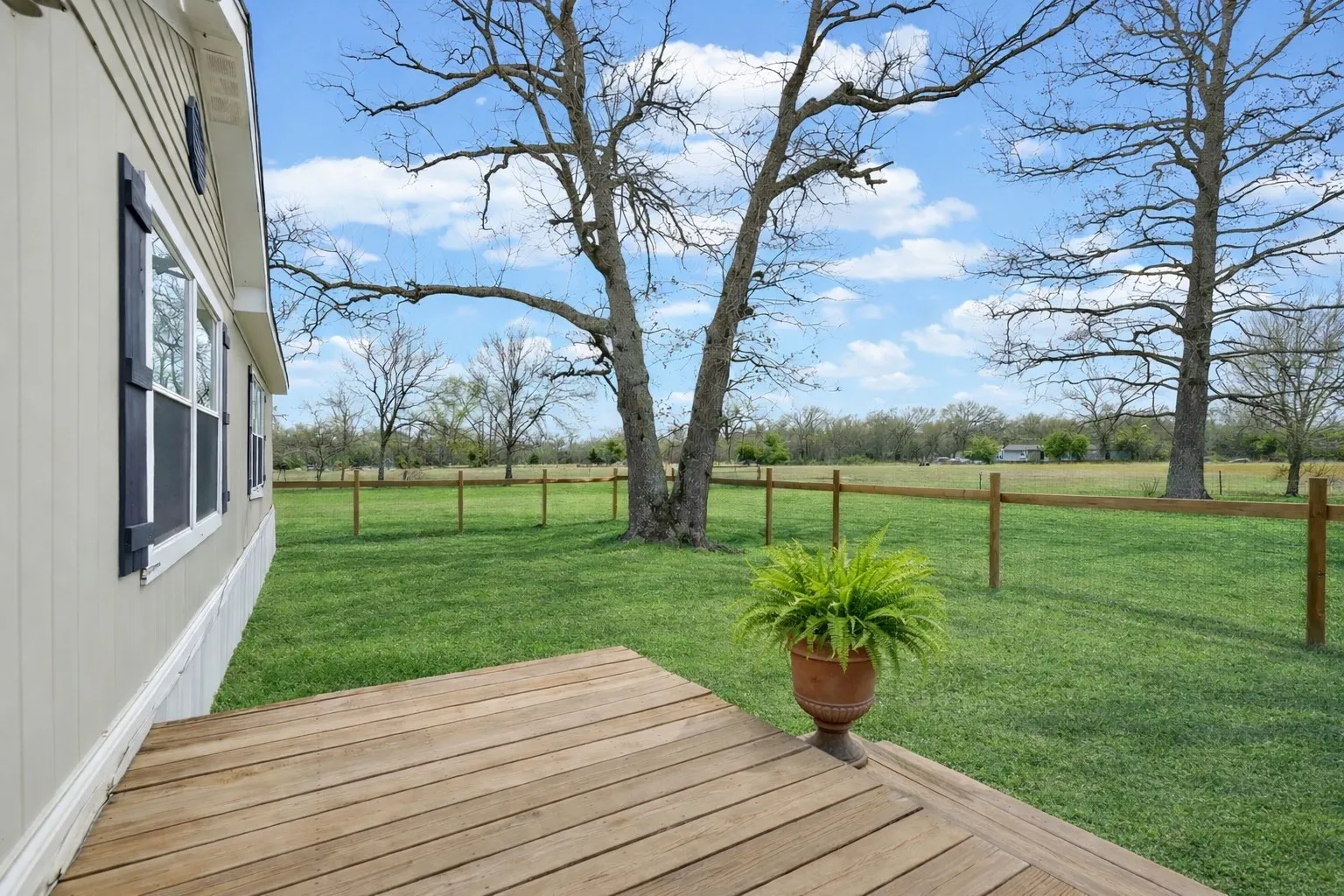 Manufactured Home For Sale in Van Zandt County , 743 VZ County Road 4222, Athens, Texas 75752, 3 Bedroom, 2 Bathroom, Garage spaces, 2,184 Sqft, built in 1999, Preowned, mls#21191158, Real Estate Agent in Athens, Homes For Sale in Van Zandt county, Homes For Sale in Athens, Realtor in Athens Texas, Real Estate Brokerage Independent Realty Texas, Luminita Cordes Realtor