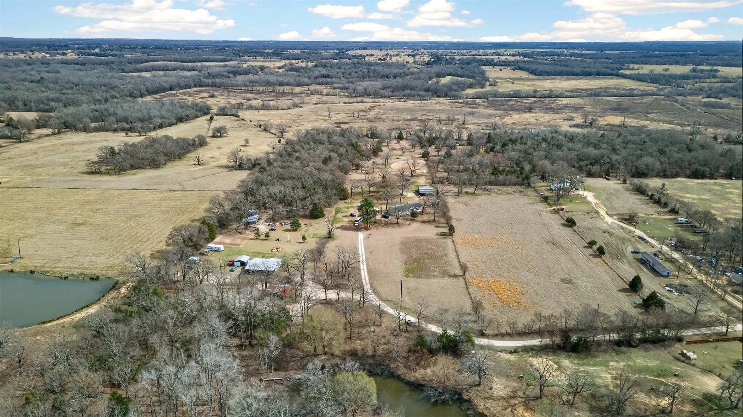 Manufactured Home For Sale in Van Zandt County , 743 VZ County Road 4222, Athens, Texas 75752, 3 Bedroom, 2 Bathroom, Garage spaces, 2,184 Sqft, built in 1999, Preowned, mls#21191158, Real Estate Agent in Athens, Homes For Sale in Van Zandt county, Homes For Sale in Athens, Realtor in Athens Texas, Real Estate Brokerage Independent Realty Texas, Luminita Cordes Realtor