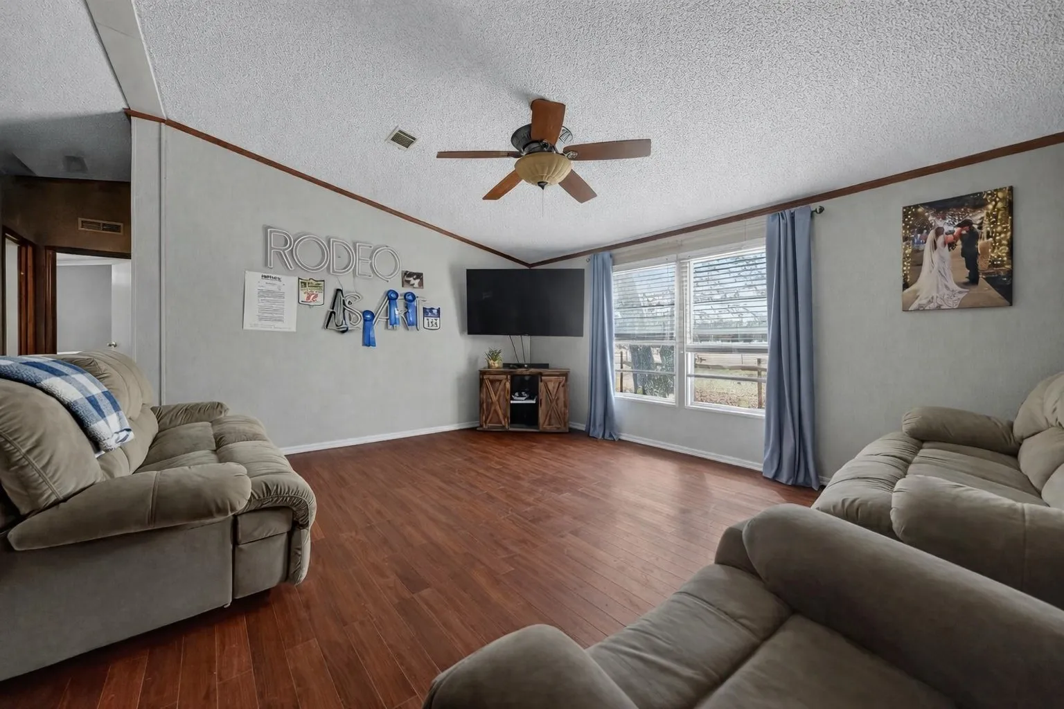 Manufactured Home For Sale in Van Zandt County , 743 VZ County Road 4222, Athens, Texas 75752, 3 Bedroom, 2 Bathroom, Garage spaces, 2,184 Sqft, built in 1999, Preowned, mls#21191158, Real Estate Agent in Athens, Homes For Sale in Van Zandt county, Homes For Sale in Athens, Realtor in Athens Texas, Real Estate Brokerage Independent Realty Texas, Luminita Cordes Realtor