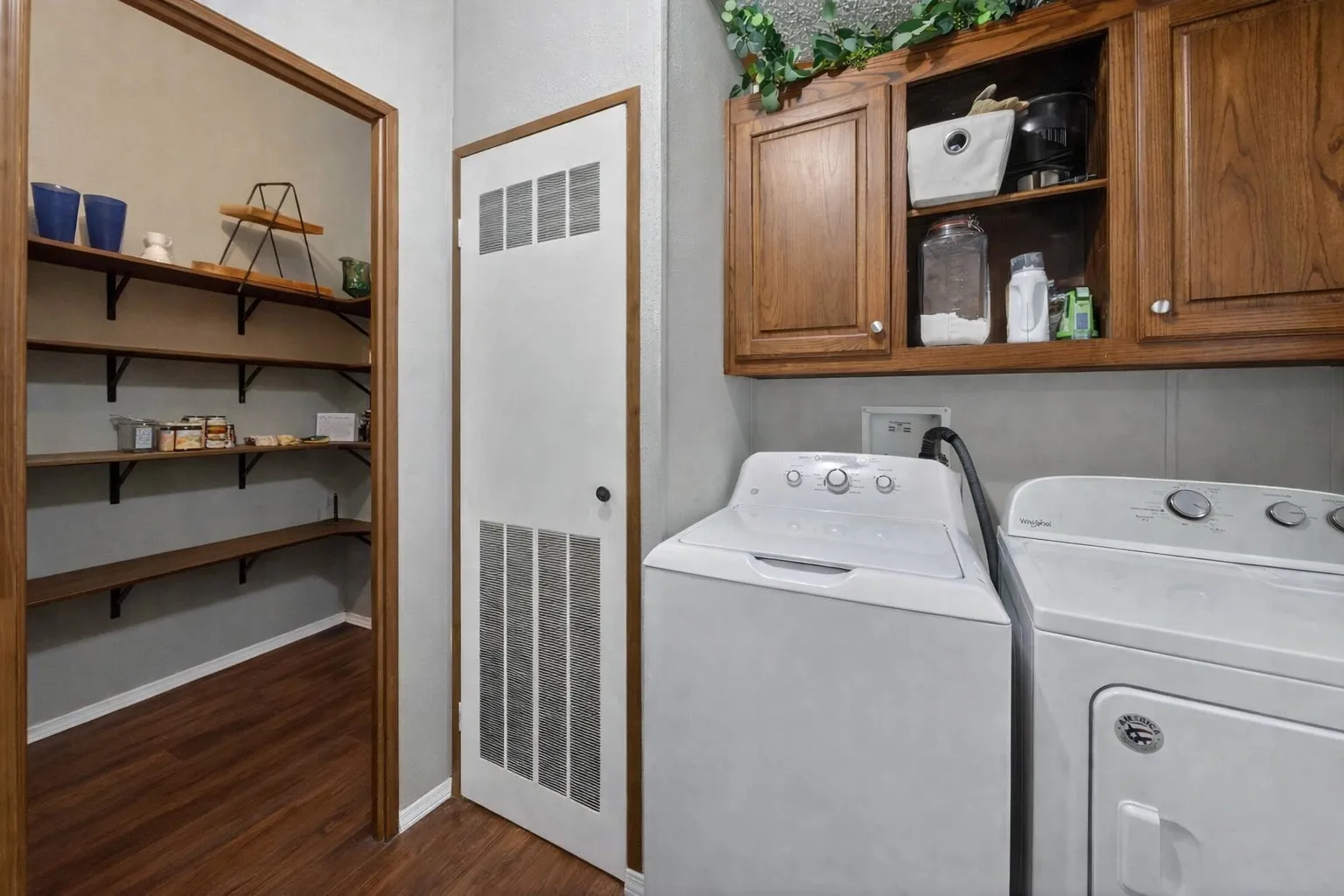 Manufactured Home For Sale in Van Zandt County , 743 VZ County Road 4222, Athens, Texas 75752, 3 Bedroom, 2 Bathroom, Garage spaces, 2,184 Sqft, built in 1999, Preowned, mls#21191158, Real Estate Agent in Athens, Homes For Sale in Van Zandt county, Homes For Sale in Athens, Realtor in Athens Texas, Real Estate Brokerage Independent Realty Texas, Luminita Cordes Realtor