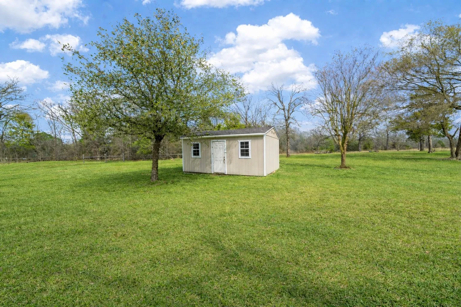 Manufactured Home For Sale in Van Zandt County , 743 VZ County Road 4222, Athens, Texas 75752, 3 Bedroom, 2 Bathroom, Garage spaces, 2,184 Sqft, built in 1999, Preowned, mls#21191158, Real Estate Agent in Athens, Homes For Sale in Van Zandt county, Homes For Sale in Athens, Realtor in Athens Texas, Real Estate Brokerage Independent Realty Texas, Luminita Cordes Realtor