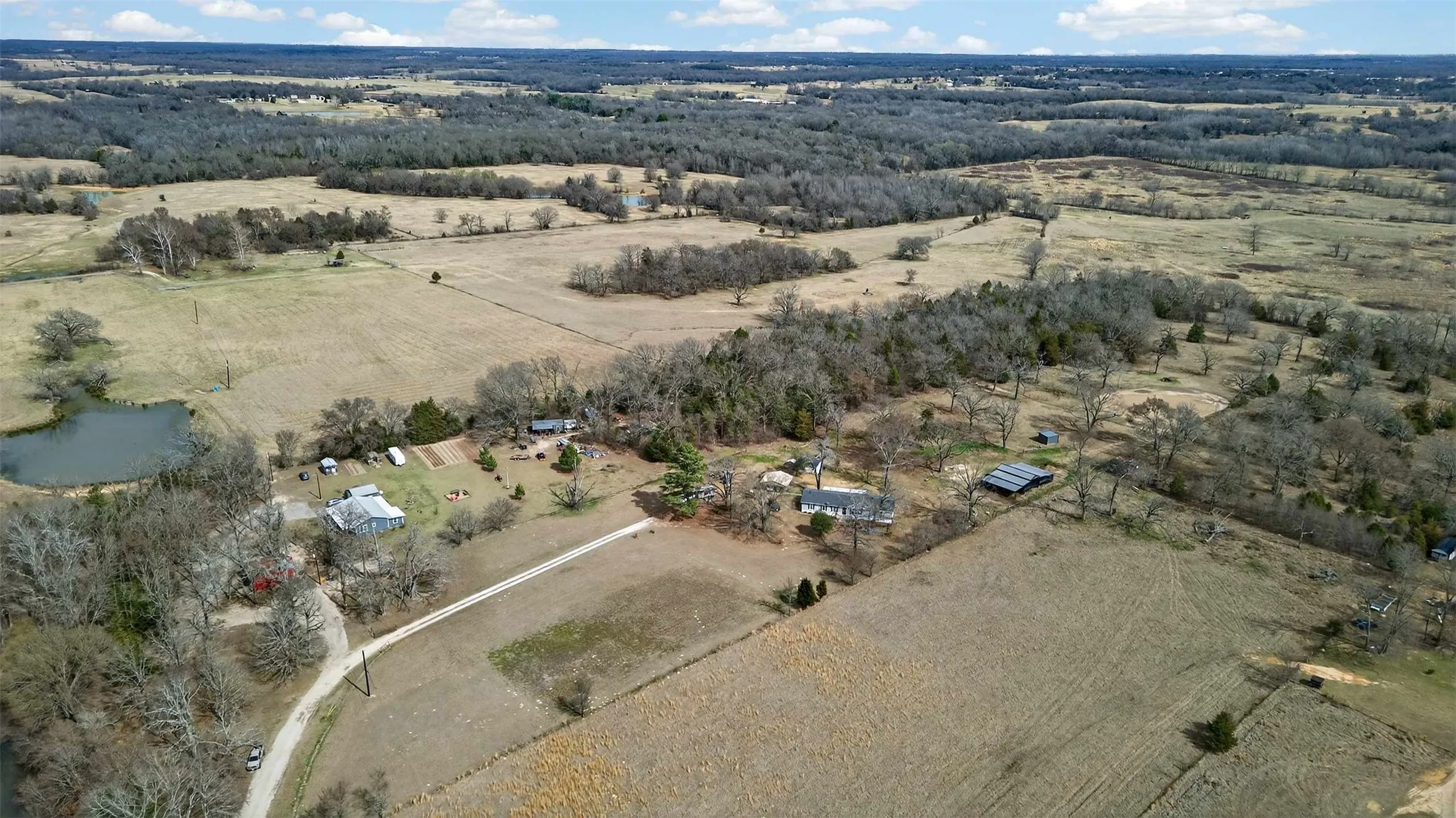 Manufactured Home For Sale in Van Zandt County , 743 VZ County Road 4222, Athens, Texas 75752, 3 Bedroom, 2 Bathroom, Garage spaces, 2,184 Sqft, built in 1999, Preowned, mls#21191158, Real Estate Agent in Athens, Homes For Sale in Van Zandt county, Homes For Sale in Athens, Realtor in Athens Texas, Real Estate Brokerage Independent Realty Texas, Luminita Cordes Realtor