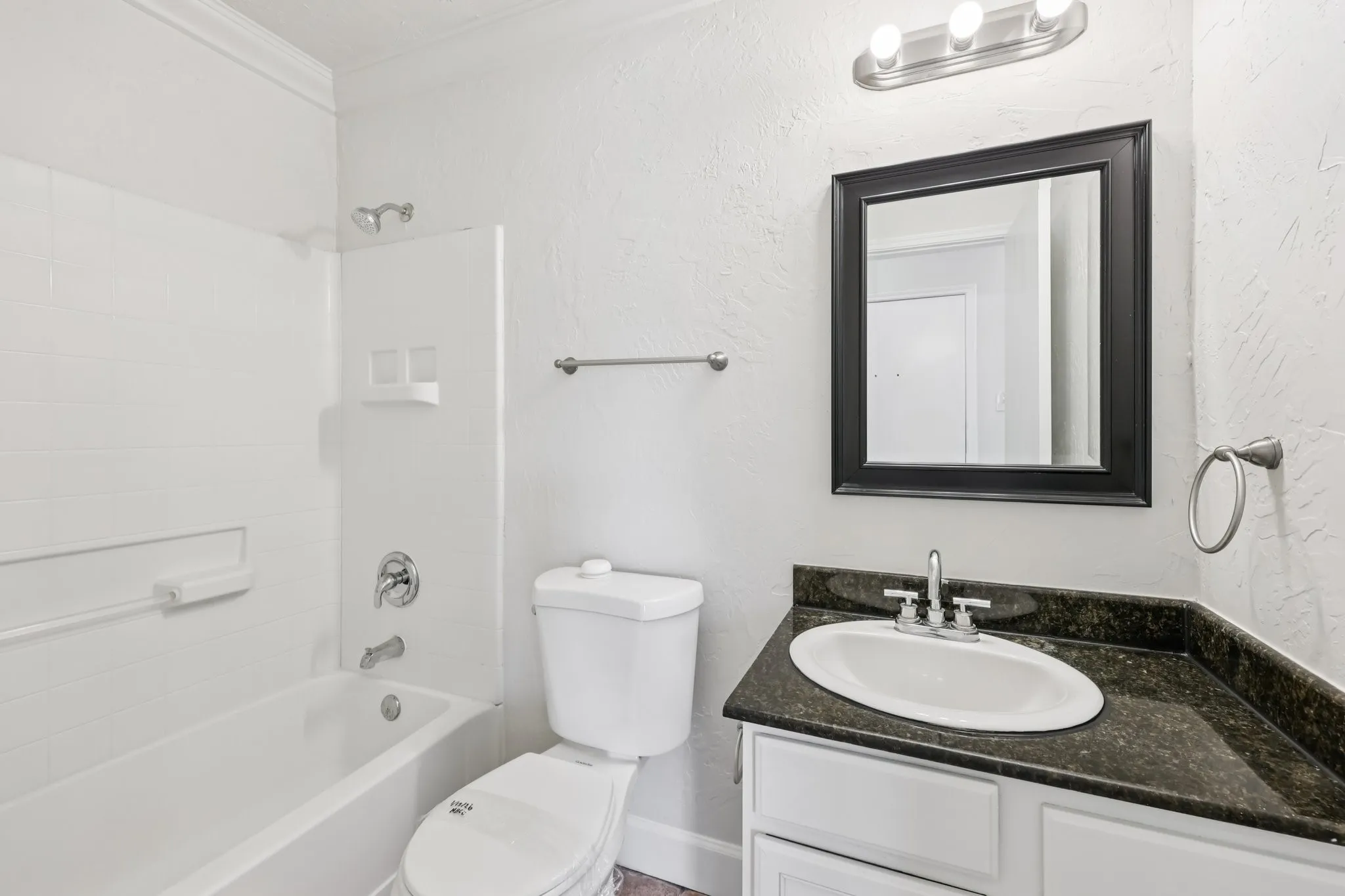 Single Family Residence For Sale in Tarrant County , 10904 Braemoor Drive, Fort Worth, Texas 76052, 3 Bedroom, 2 Bathroom, 2 Garage spaces, 1,532 Sqft, built in 2006, mls#21182588, Real Estate Agent in Fort Worth, Homes For Sale in Tarrant county, Homes For Sale in Fort Worth, Realtor in Fort Worth Texas, Real Estate Brokerage Independent Realty Texas, Luminita Cordes Realtor