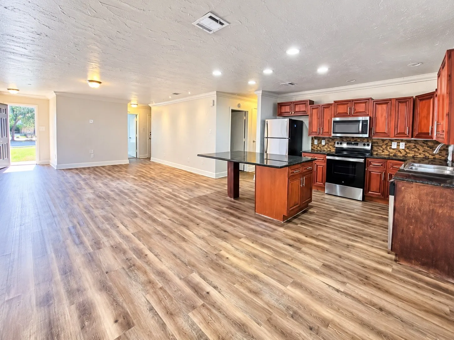 Single Family Residence For Sale in Tarrant County , 10904 Braemoor Drive, Fort Worth, Texas 76052, 3 Bedroom, 2 Bathroom, 2 Garage spaces, 1,532 Sqft, built in 2006, mls#21182588, Real Estate Agent in Fort Worth, Homes For Sale in Tarrant county, Homes For Sale in Fort Worth, Realtor in Fort Worth Texas, Real Estate Brokerage Independent Realty Texas, Luminita Cordes Realtor