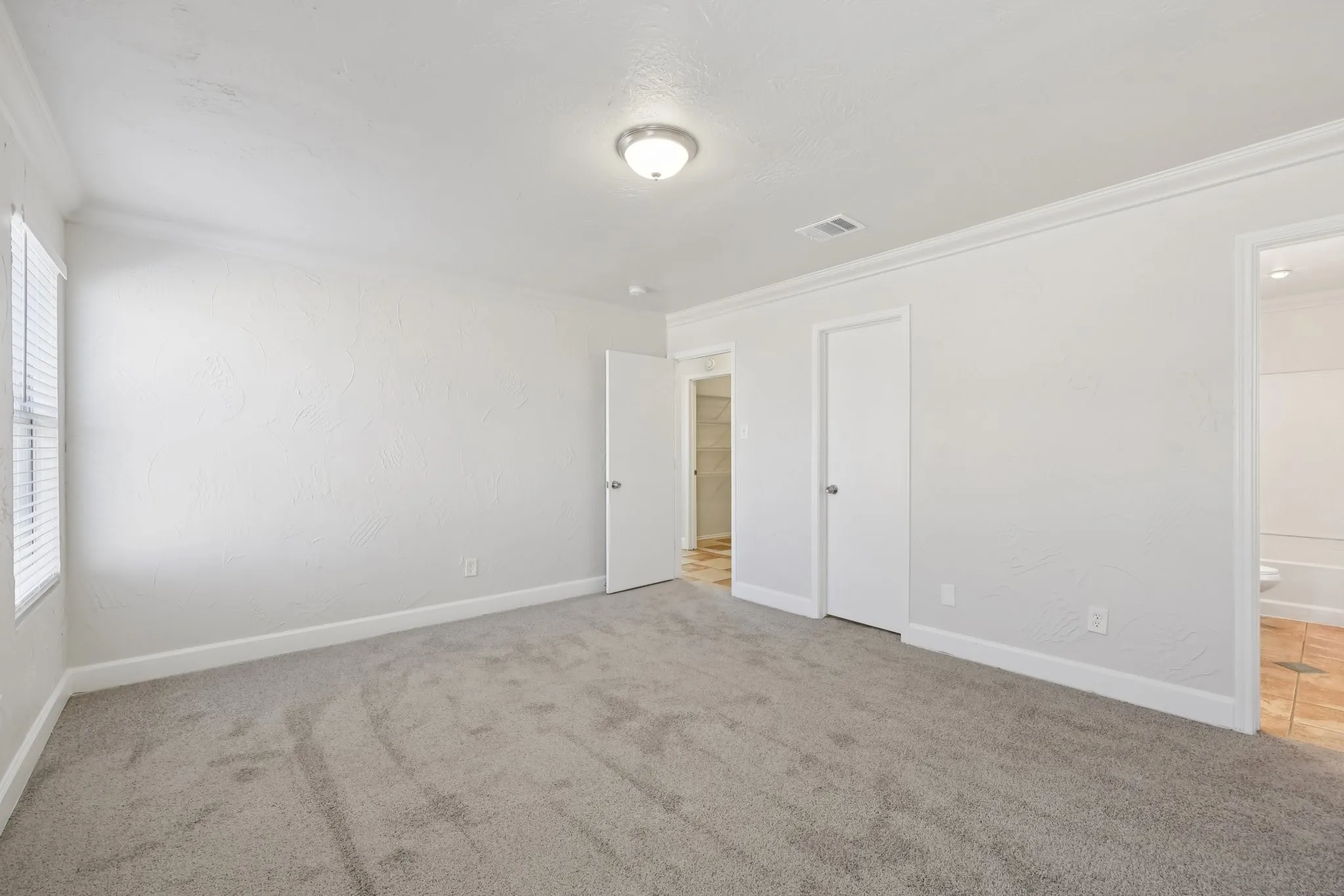 Single Family Residence For Sale in Tarrant County , 10904 Braemoor Drive, Fort Worth, Texas 76052, 3 Bedroom, 2 Bathroom, 2 Garage spaces, 1,532 Sqft, built in 2006, mls#21182588, Real Estate Agent in Fort Worth, Homes For Sale in Tarrant county, Homes For Sale in Fort Worth, Realtor in Fort Worth Texas, Real Estate Brokerage Independent Realty Texas, Luminita Cordes Realtor