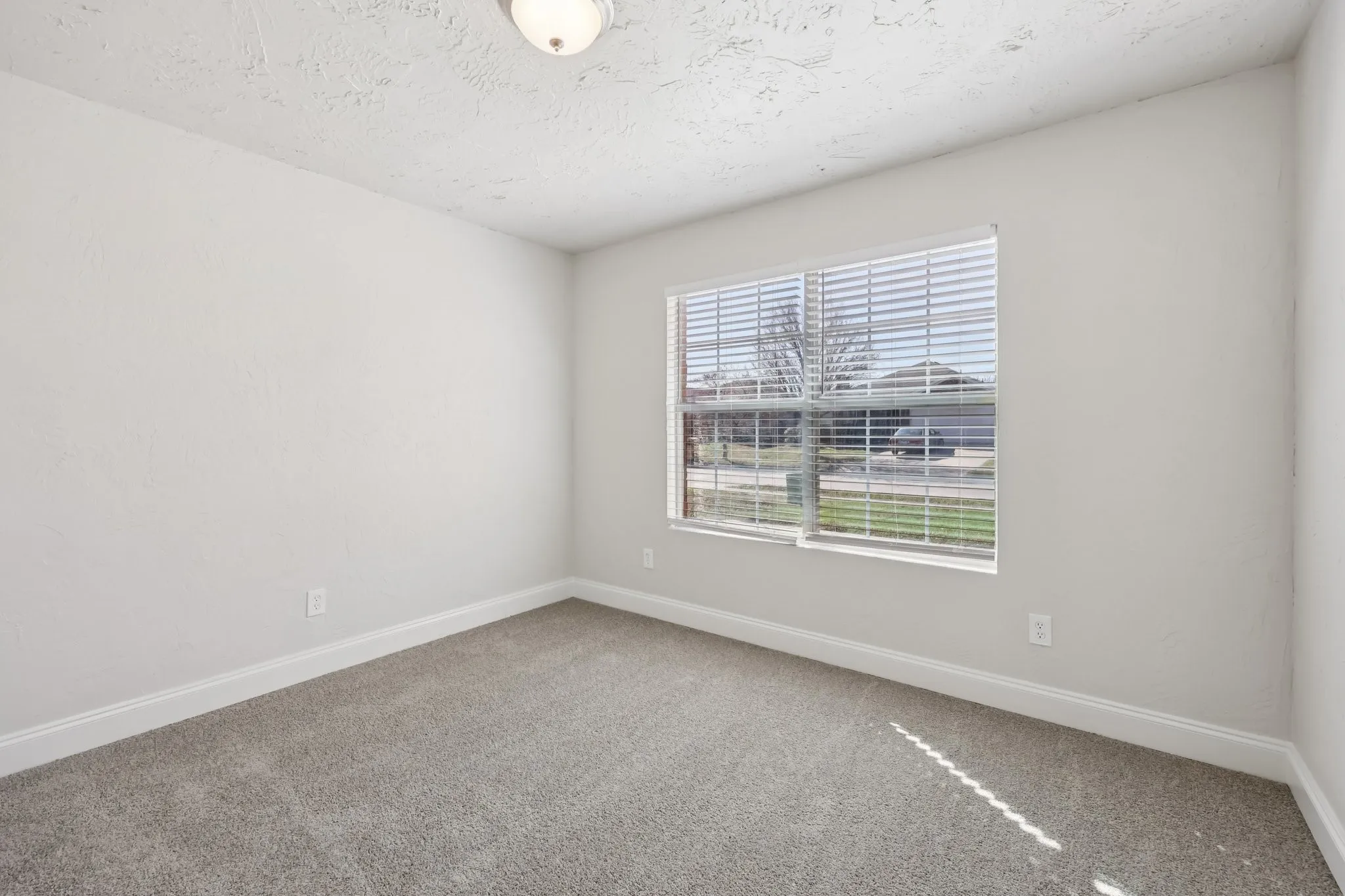 Single Family Residence For Sale in Tarrant County , 10904 Braemoor Drive, Fort Worth, Texas 76052, 3 Bedroom, 2 Bathroom, 2 Garage spaces, 1,532 Sqft, built in 2006, mls#21182588, Real Estate Agent in Fort Worth, Homes For Sale in Tarrant county, Homes For Sale in Fort Worth, Realtor in Fort Worth Texas, Real Estate Brokerage Independent Realty Texas, Luminita Cordes Realtor