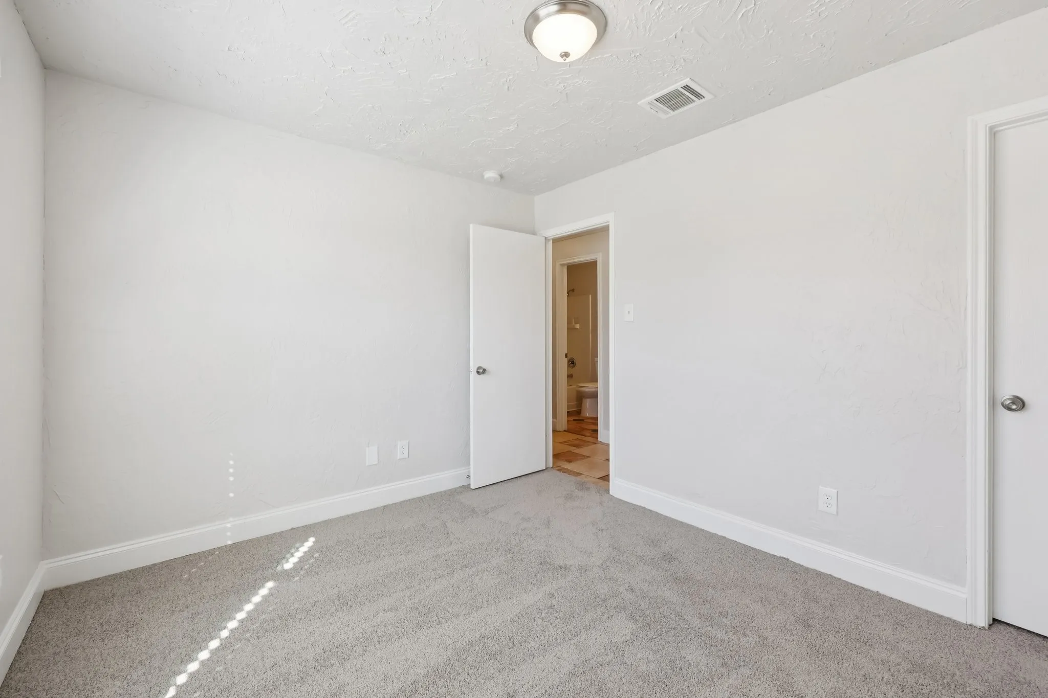 Single Family Residence For Sale in Tarrant County , 10904 Braemoor Drive, Fort Worth, Texas 76052, 3 Bedroom, 2 Bathroom, 2 Garage spaces, 1,532 Sqft, built in 2006, mls#21182588, Real Estate Agent in Fort Worth, Homes For Sale in Tarrant county, Homes For Sale in Fort Worth, Realtor in Fort Worth Texas, Real Estate Brokerage Independent Realty Texas, Luminita Cordes Realtor