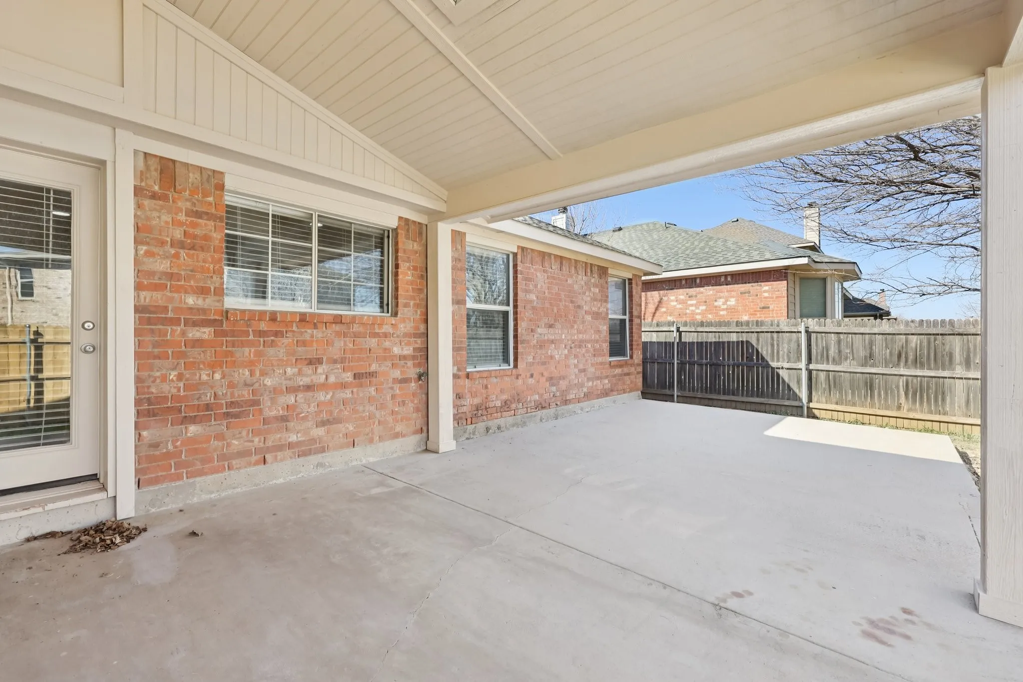 Single Family Residence For Sale in Tarrant County , 10904 Braemoor Drive, Fort Worth, Texas 76052, 3 Bedroom, 2 Bathroom, 2 Garage spaces, 1,532 Sqft, built in 2006, mls#21182588, Real Estate Agent in Fort Worth, Homes For Sale in Tarrant county, Homes For Sale in Fort Worth, Realtor in Fort Worth Texas, Real Estate Brokerage Independent Realty Texas, Luminita Cordes Realtor