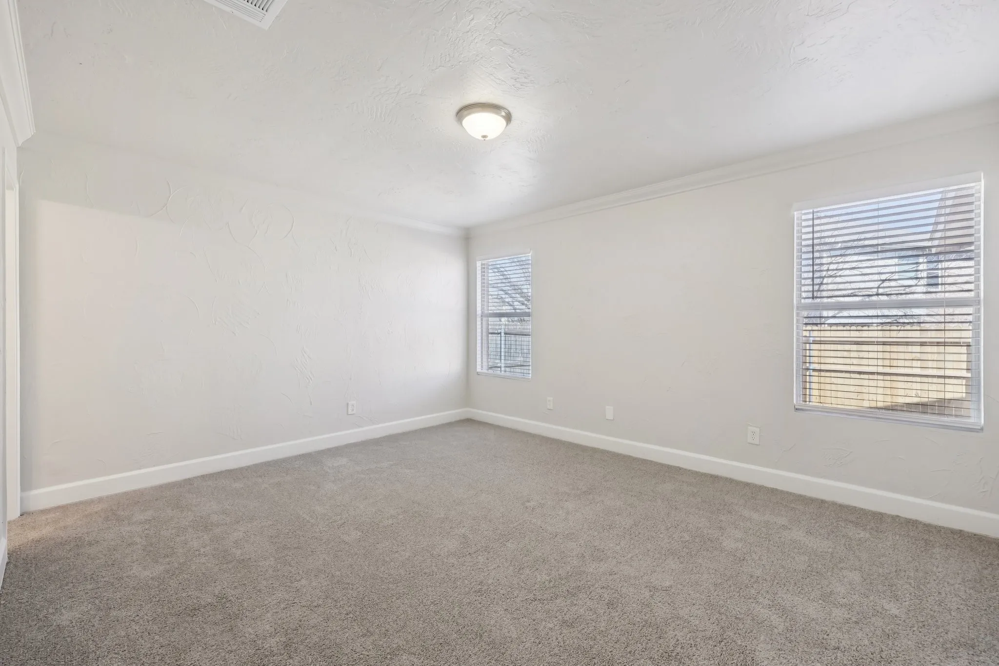 Single Family Residence For Sale in Tarrant County , 10904 Braemoor Drive, Fort Worth, Texas 76052, 3 Bedroom, 2 Bathroom, 2 Garage spaces, 1,532 Sqft, built in 2006, mls#21182588, Real Estate Agent in Fort Worth, Homes For Sale in Tarrant county, Homes For Sale in Fort Worth, Realtor in Fort Worth Texas, Real Estate Brokerage Independent Realty Texas, Luminita Cordes Realtor