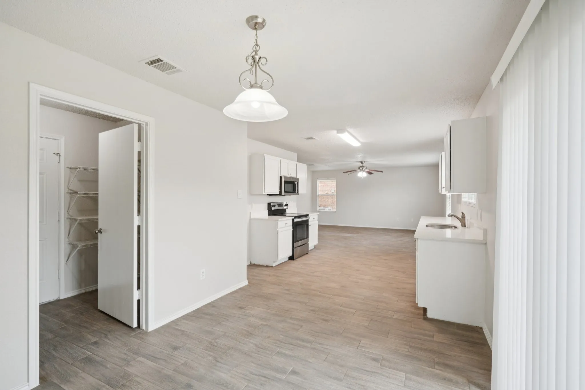 Single Family Residence For Sale in Tarrant County , 2121 Franks Street, Fort Worth, Texas 76177, 5 Bedroom, 3 Bathroom, 2 Garage spaces, 2,214 Sqft, built in 2006, mls#21175021, Real Estate Agent in Fort Worth, Homes For Sale in Tarrant county, Homes For Sale in Fort Worth, Realtor in Fort Worth Texas, Real Estate Brokerage Independent Realty Texas, Luminita Cordes Realtor
