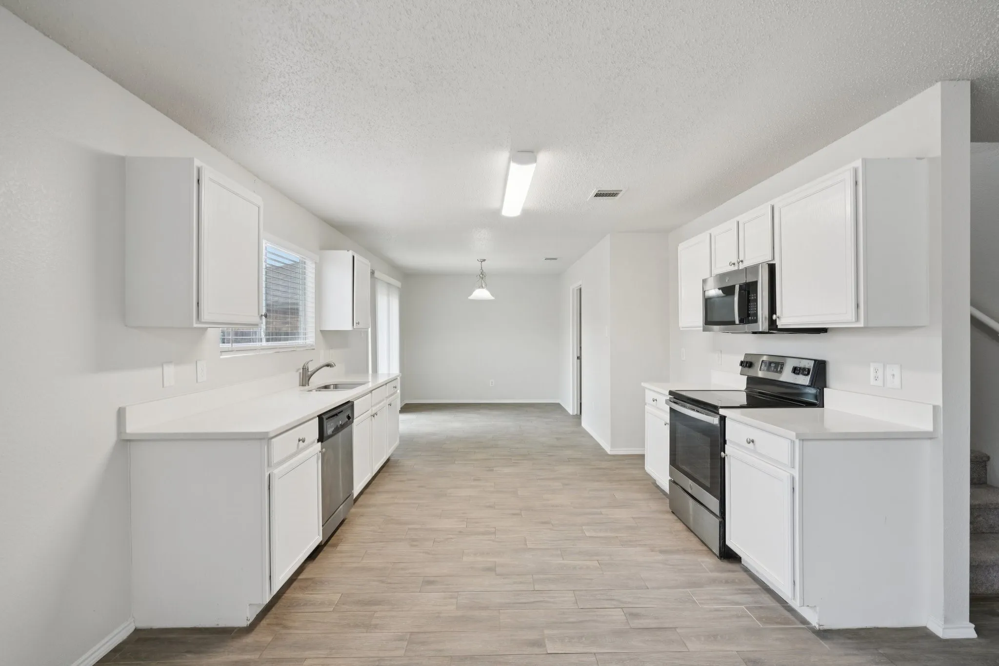 Single Family Residence For Sale in Tarrant County , 2121 Franks Street, Fort Worth, Texas 76177, 5 Bedroom, 3 Bathroom, 2 Garage spaces, 2,214 Sqft, built in 2006, mls#21175021, Real Estate Agent in Fort Worth, Homes For Sale in Tarrant county, Homes For Sale in Fort Worth, Realtor in Fort Worth Texas, Real Estate Brokerage Independent Realty Texas, Luminita Cordes Realtor