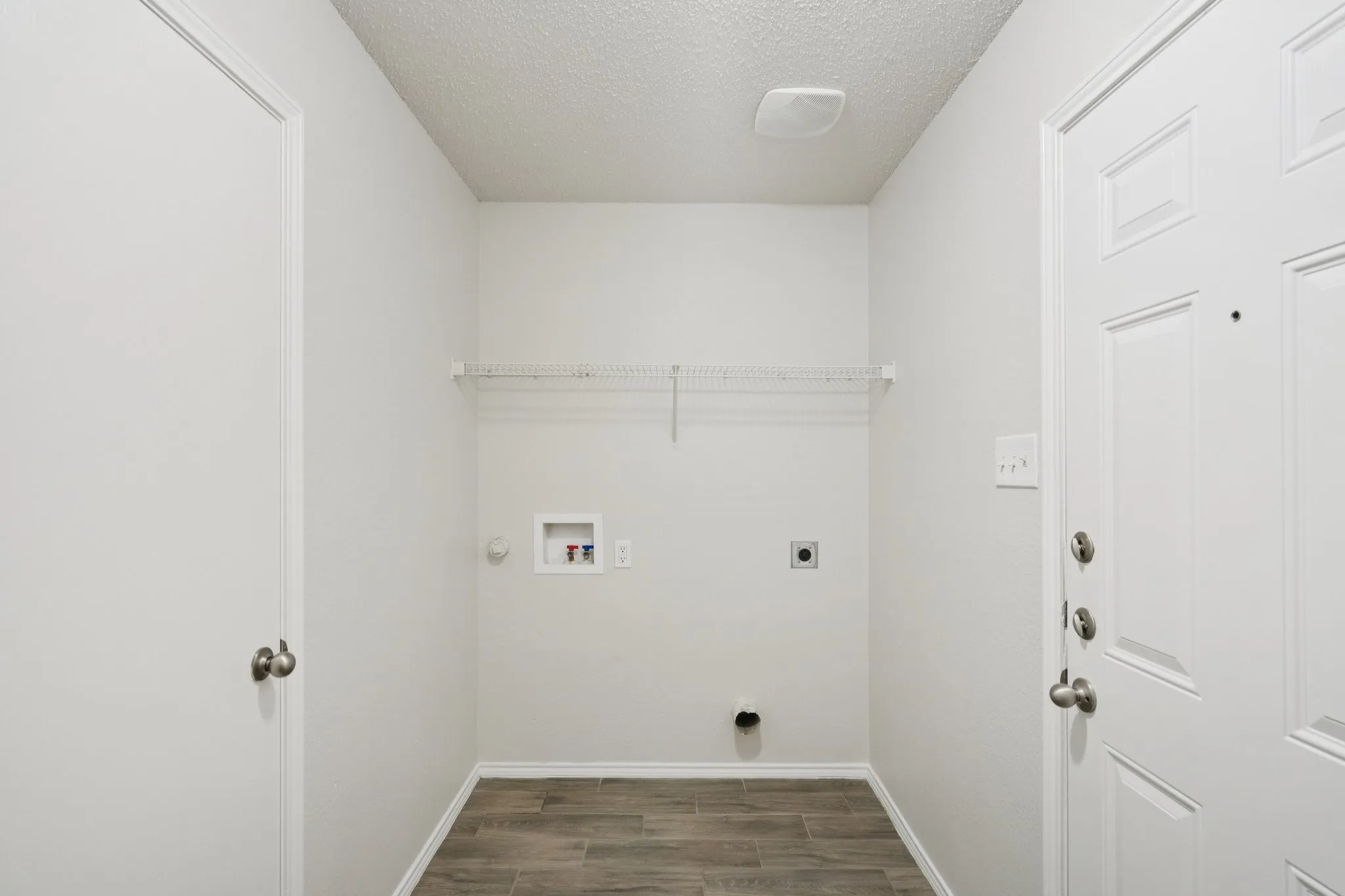 Single Family Residence For Sale in Tarrant County , 2121 Franks Street, Fort Worth, Texas 76177, 5 Bedroom, 3 Bathroom, 2 Garage spaces, 2,214 Sqft, built in 2006, mls#21175021, Real Estate Agent in Fort Worth, Homes For Sale in Tarrant county, Homes For Sale in Fort Worth, Realtor in Fort Worth Texas, Real Estate Brokerage Independent Realty Texas, Luminita Cordes Realtor