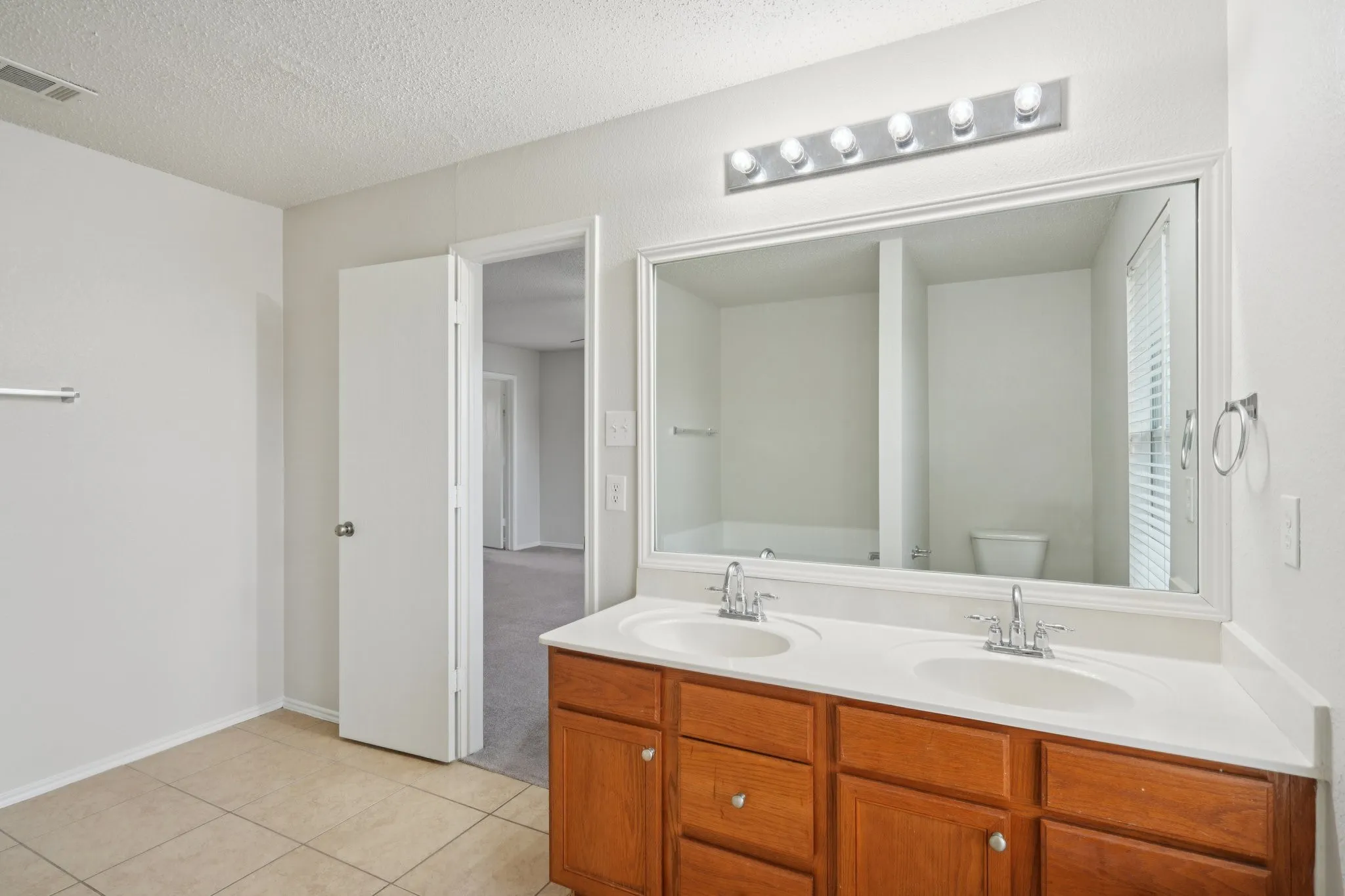 Single Family Residence For Sale in Tarrant County , 2121 Franks Street, Fort Worth, Texas 76177, 5 Bedroom, 3 Bathroom, 2 Garage spaces, 2,214 Sqft, built in 2006, mls#21175021, Real Estate Agent in Fort Worth, Homes For Sale in Tarrant county, Homes For Sale in Fort Worth, Realtor in Fort Worth Texas, Real Estate Brokerage Independent Realty Texas, Luminita Cordes Realtor