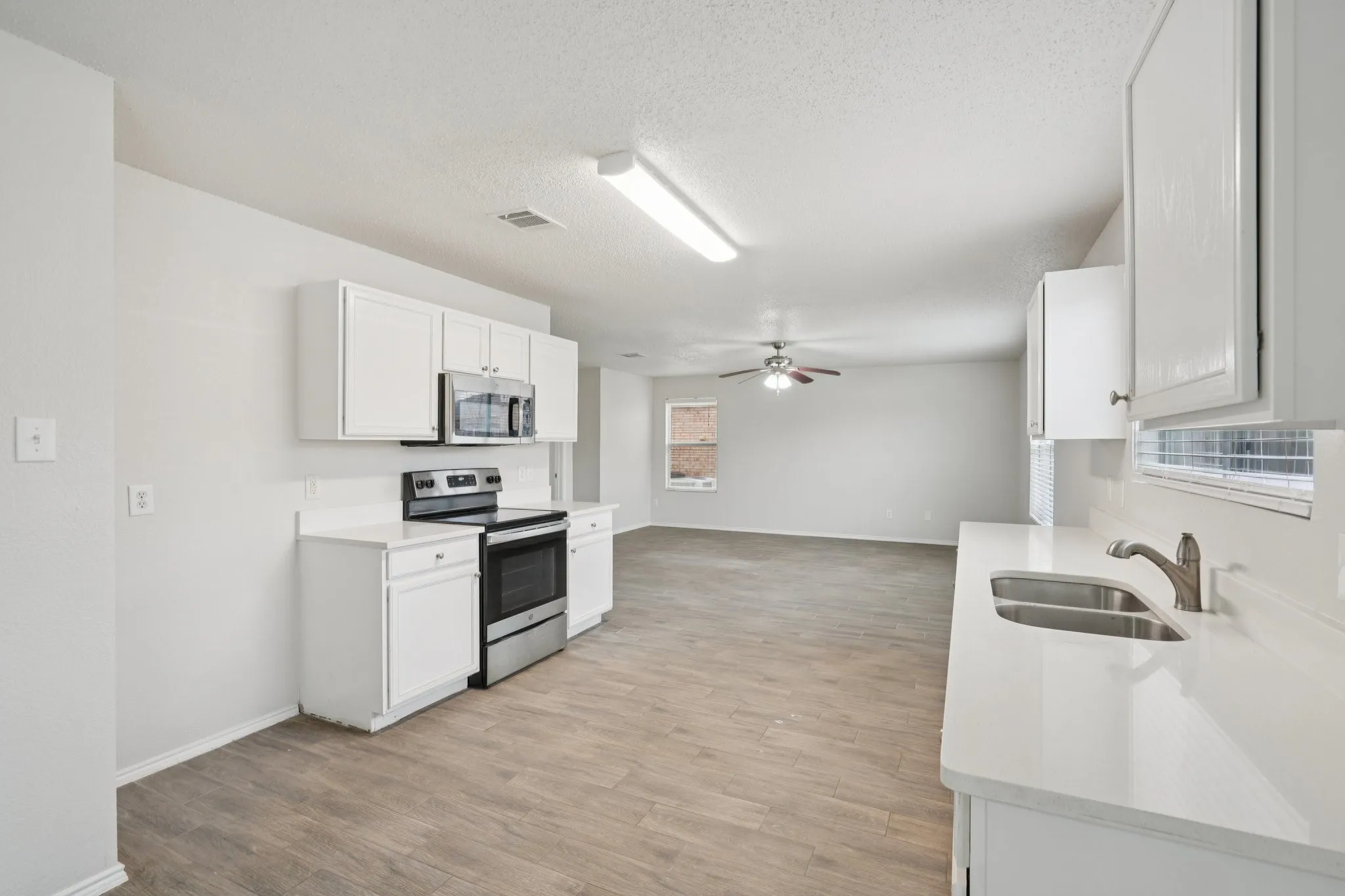 Single Family Residence For Sale in Tarrant County , 2121 Franks Street, Fort Worth, Texas 76177, 5 Bedroom, 3 Bathroom, 2 Garage spaces, 2,214 Sqft, built in 2006, mls#21175021, Real Estate Agent in Fort Worth, Homes For Sale in Tarrant county, Homes For Sale in Fort Worth, Realtor in Fort Worth Texas, Real Estate Brokerage Independent Realty Texas, Luminita Cordes Realtor