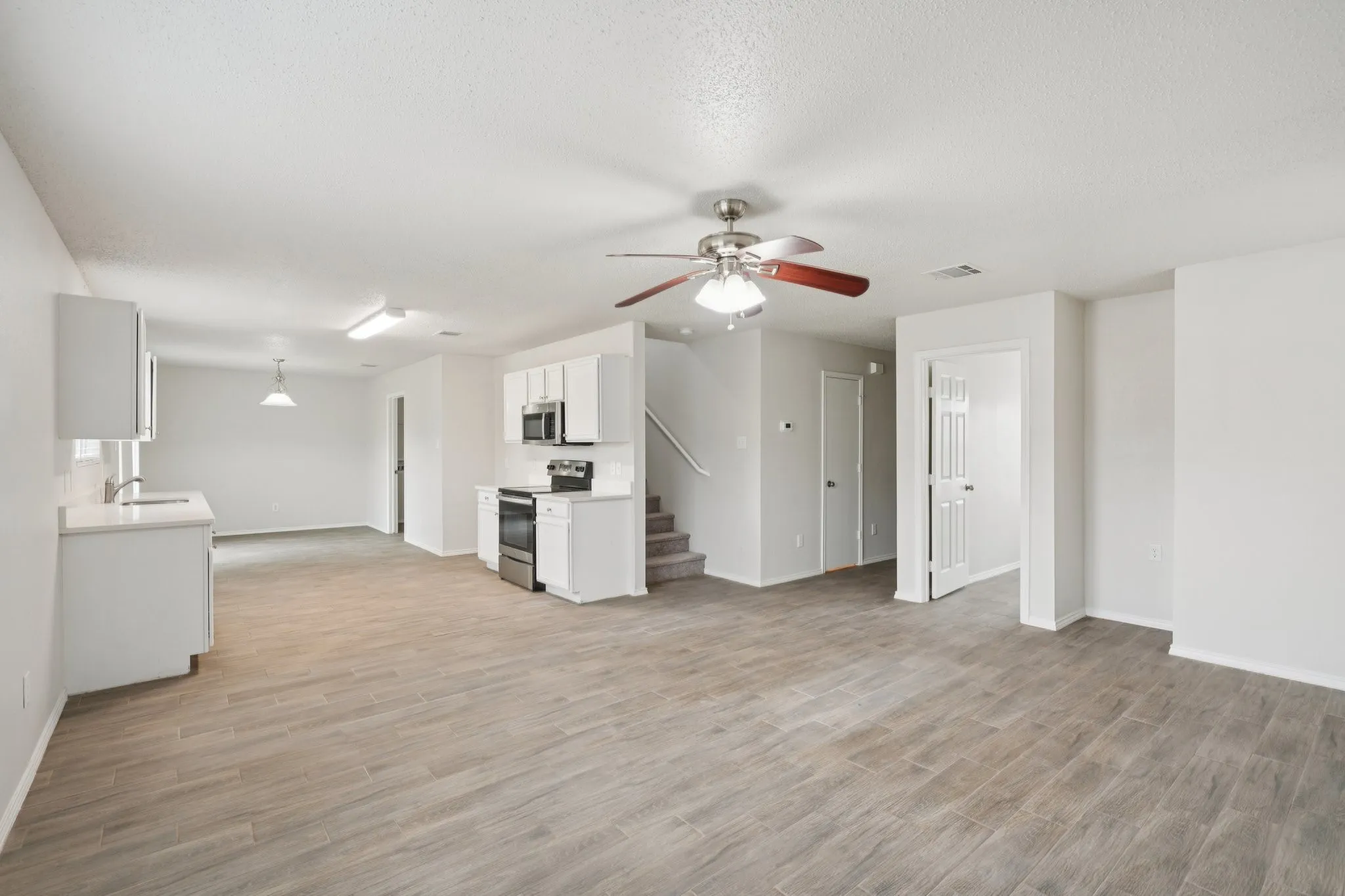 Single Family Residence For Sale in Tarrant County , 2121 Franks Street, Fort Worth, Texas 76177, 5 Bedroom, 3 Bathroom, 2 Garage spaces, 2,214 Sqft, built in 2006, mls#21175021, Real Estate Agent in Fort Worth, Homes For Sale in Tarrant county, Homes For Sale in Fort Worth, Realtor in Fort Worth Texas, Real Estate Brokerage Independent Realty Texas, Luminita Cordes Realtor