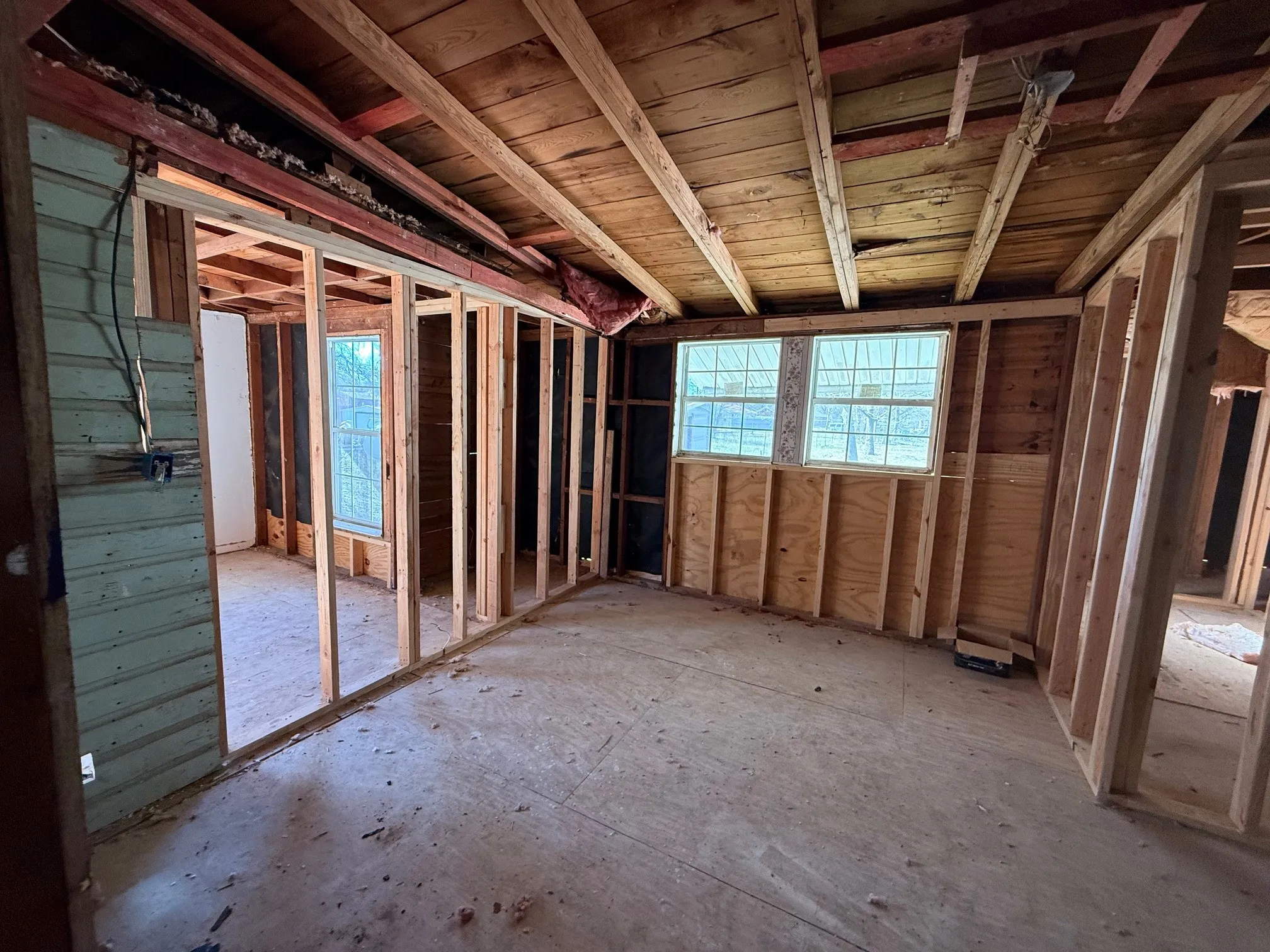 Single Family Residence For Sale in Kaufman County , 714 S Medora Street, Terrell, Texas 75160, 3 Bedroom, 1 Bathroom, 1 Garage spaces, 1,492 Sqft, built in 1950, mls#21191209, Real Estate Agent in Terrell, Homes For Sale in Kaufman county, Homes For Sale in Terrell, Realtor in Terrell Texas, Real Estate Brokerage Independent Realty Texas, Luminita Cordes Realtor
