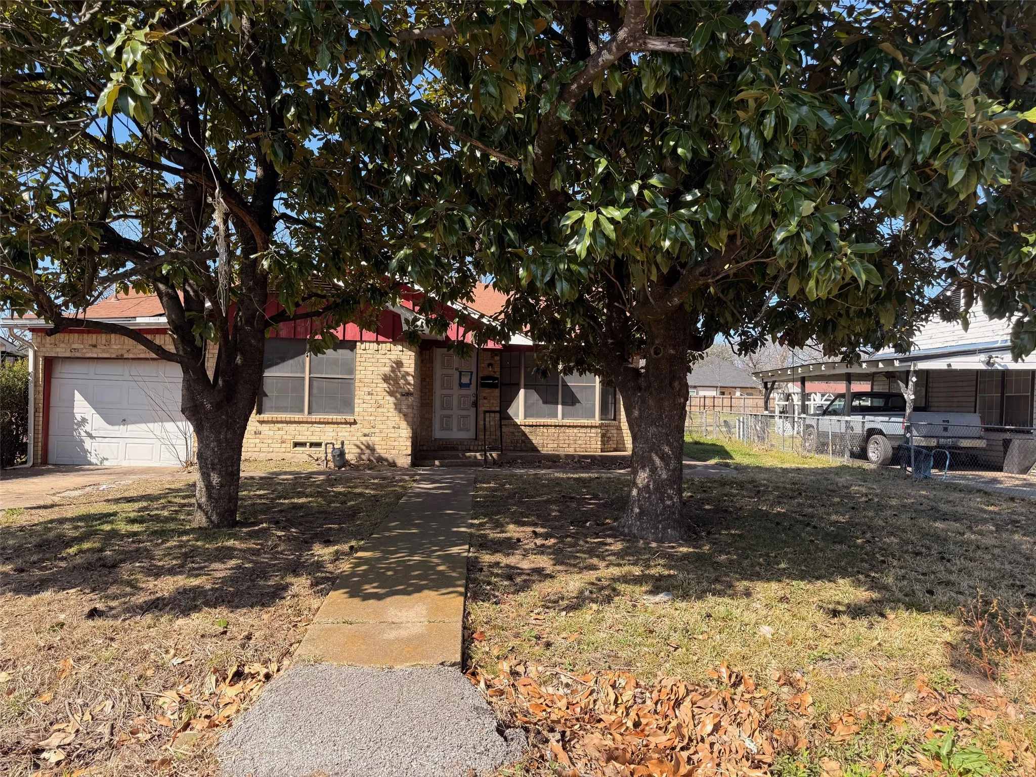Single Family Residence For Sale in Kaufman County , 714 S Medora Street, Terrell, Texas 75160, 3 Bedroom, 1 Bathroom, 1 Garage spaces, 1,492 Sqft, built in 1950, mls#21191209, Real Estate Agent in Terrell, Homes For Sale in Kaufman county, Homes For Sale in Terrell, Realtor in Terrell Texas, Real Estate Brokerage Independent Realty Texas, Luminita Cordes Realtor