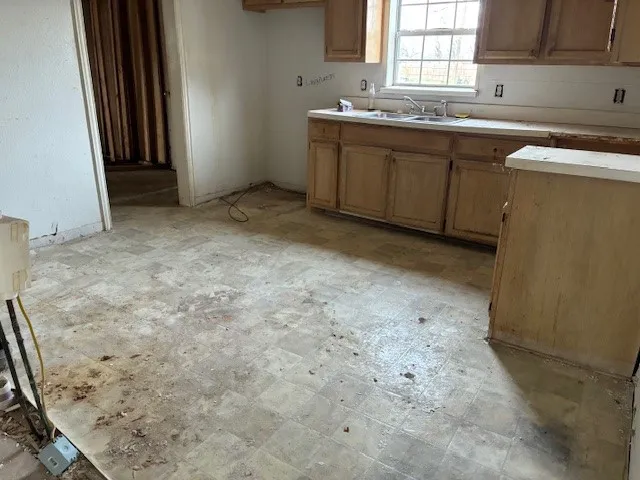 Single Family Residence For Sale in Kaufman County , 714 S Medora Street, Terrell, Texas 75160, 3 Bedroom, 1 Bathroom, 1 Garage spaces, 1,492 Sqft, built in 1950, mls#21191209, Real Estate Agent in Terrell, Homes For Sale in Kaufman county, Homes For Sale in Terrell, Realtor in Terrell Texas, Real Estate Brokerage Independent Realty Texas, Luminita Cordes Realtor