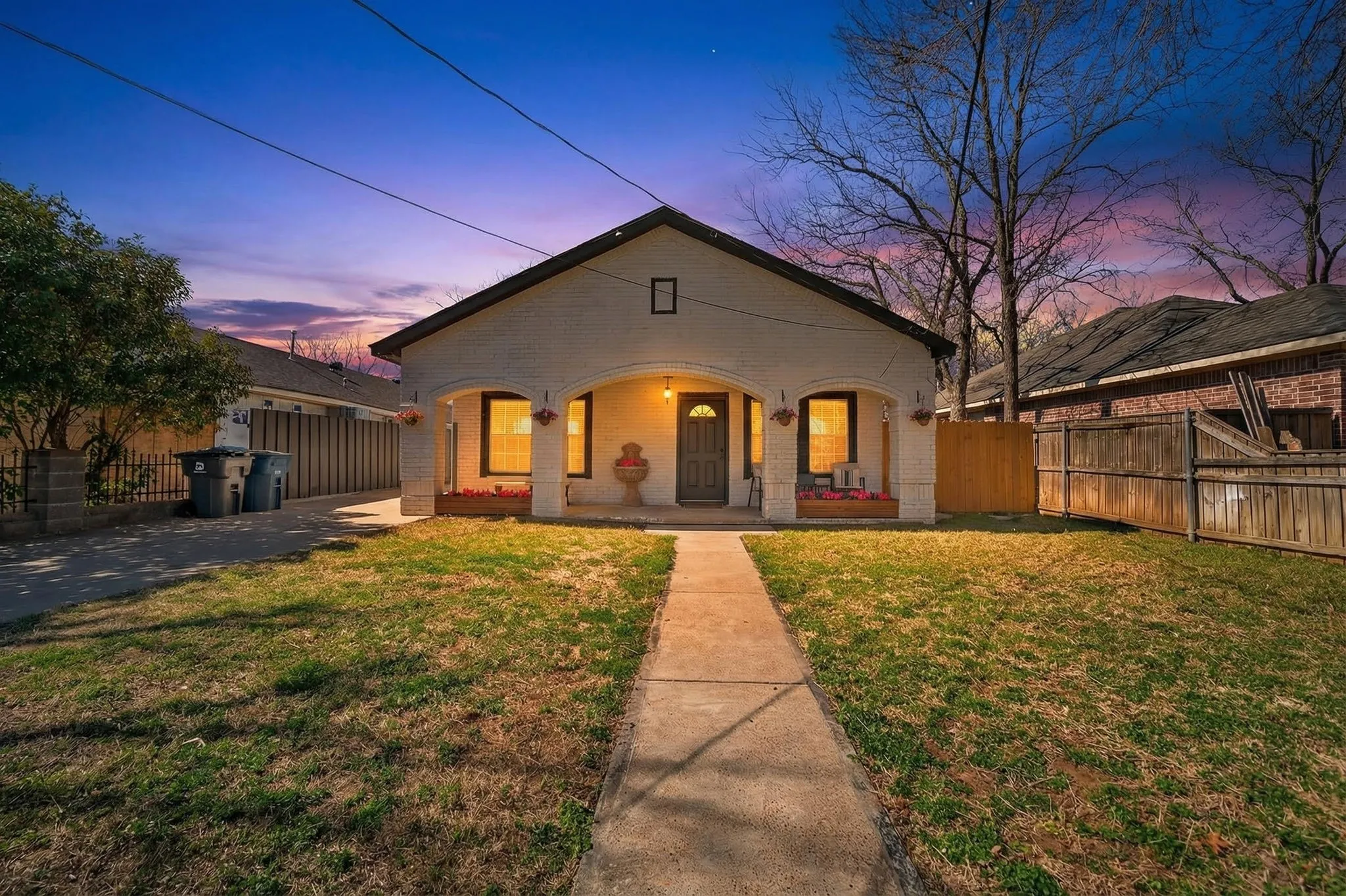 Single Family Residence For Sale in Dallas County , 607 Bethpage Avenue, Dallas, Texas 75217, 4 Bedroom, 4 Bathroom, Garage spaces, 2,256 Sqft, built in 1923, Preowned, mls#21190911, Real Estate Agent in Dallas, Homes For Sale in Dallas county, Homes For Sale in Dallas, Realtor in Dallas Texas, Real Estate Brokerage Independent Realty Texas, Luminita Cordes Realtor