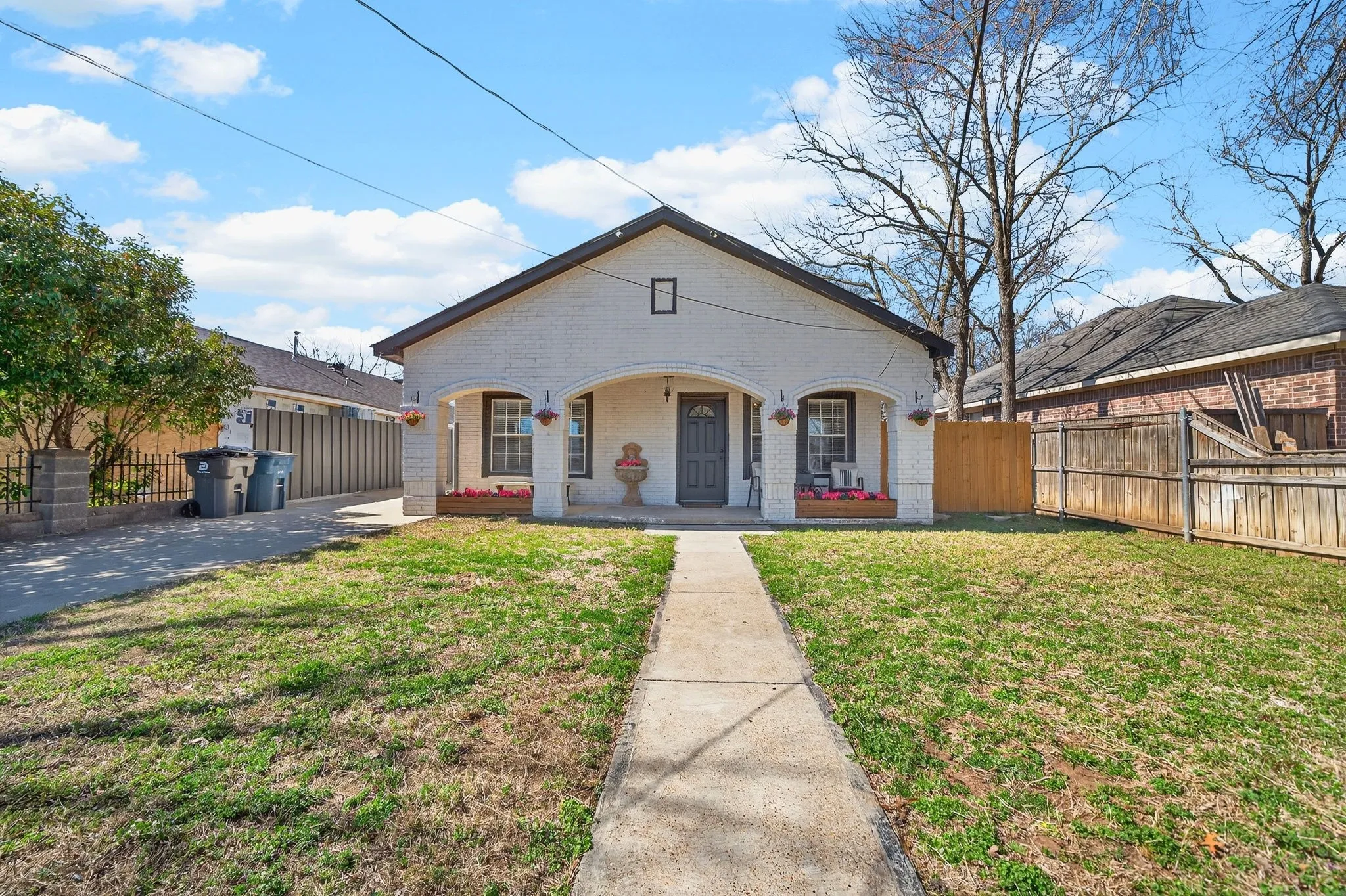 Single Family Residence For Sale in Dallas County , 607 Bethpage Avenue, Dallas, Texas 75217, 4 Bedroom, 4 Bathroom, Garage spaces, 2,256 Sqft, built in 1923, Preowned, mls#21190911, Real Estate Agent in Dallas, Homes For Sale in Dallas county, Homes For Sale in Dallas, Realtor in Dallas Texas, Real Estate Brokerage Independent Realty Texas, Luminita Cordes Realtor