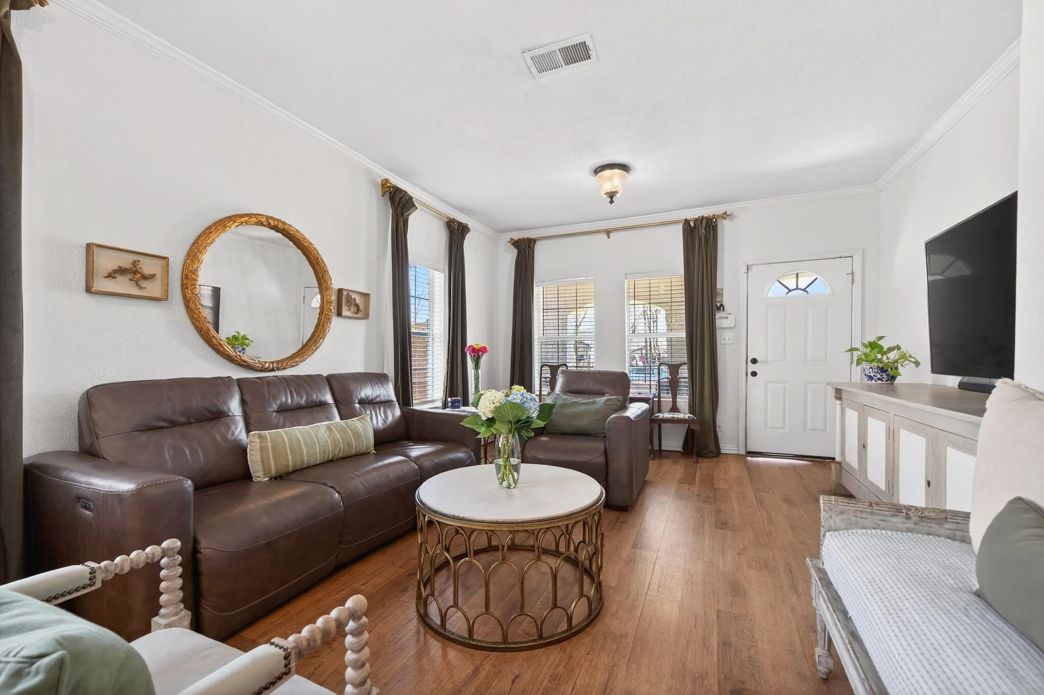 Single Family Residence For Sale in Dallas County , 607 Bethpage Avenue, Dallas, Texas 75217, 4 Bedroom, 4 Bathroom, Garage spaces, 2,256 Sqft, built in 1923, Preowned, mls#21190911, Real Estate Agent in Dallas, Homes For Sale in Dallas county, Homes For Sale in Dallas, Realtor in Dallas Texas, Real Estate Brokerage Independent Realty Texas, Luminita Cordes Realtor