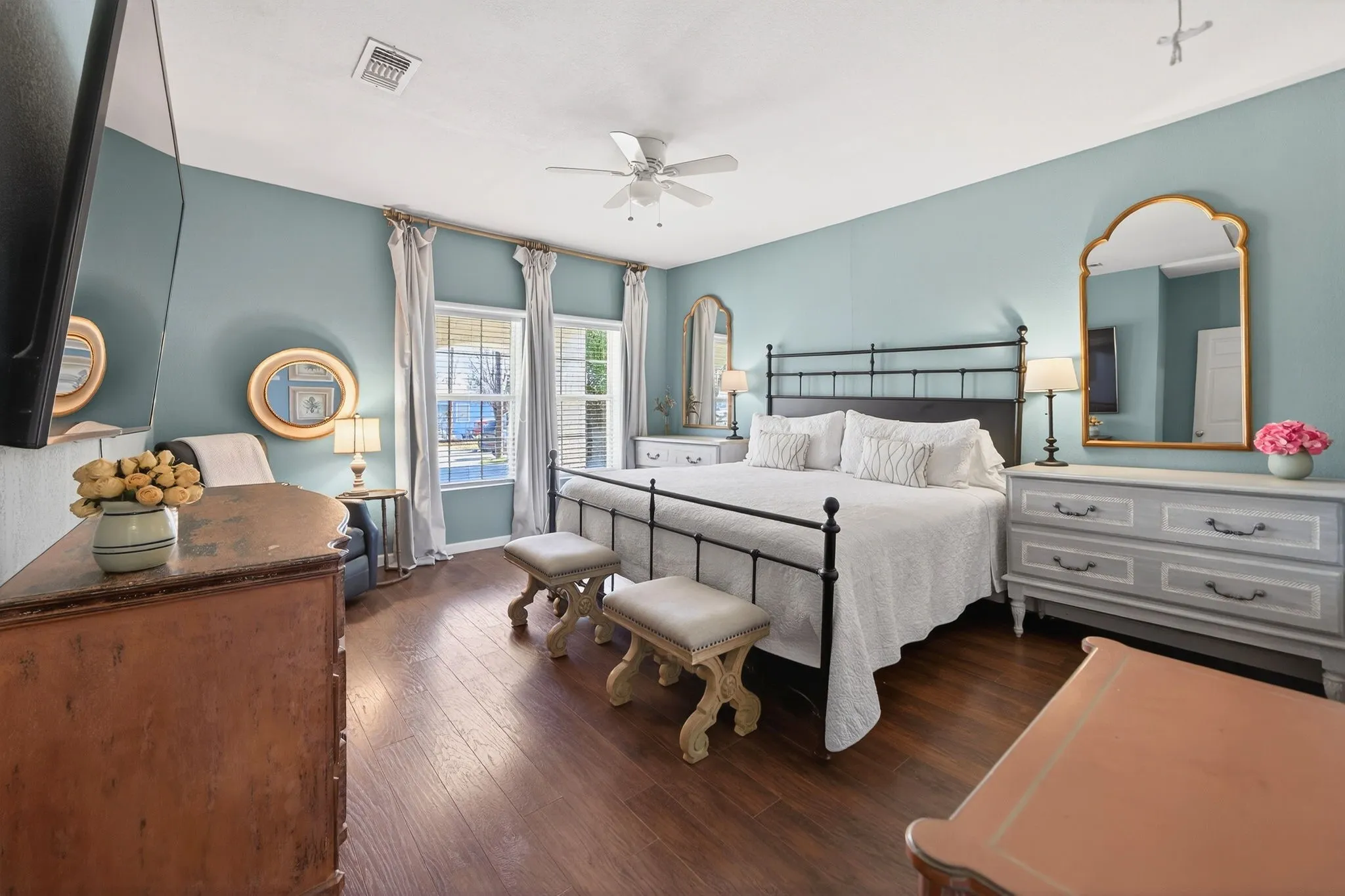 Single Family Residence For Sale in Dallas County , 607 Bethpage Avenue, Dallas, Texas 75217, 4 Bedroom, 4 Bathroom, Garage spaces, 2,256 Sqft, built in 1923, Preowned, mls#21190911, Real Estate Agent in Dallas, Homes For Sale in Dallas county, Homes For Sale in Dallas, Realtor in Dallas Texas, Real Estate Brokerage Independent Realty Texas, Luminita Cordes Realtor