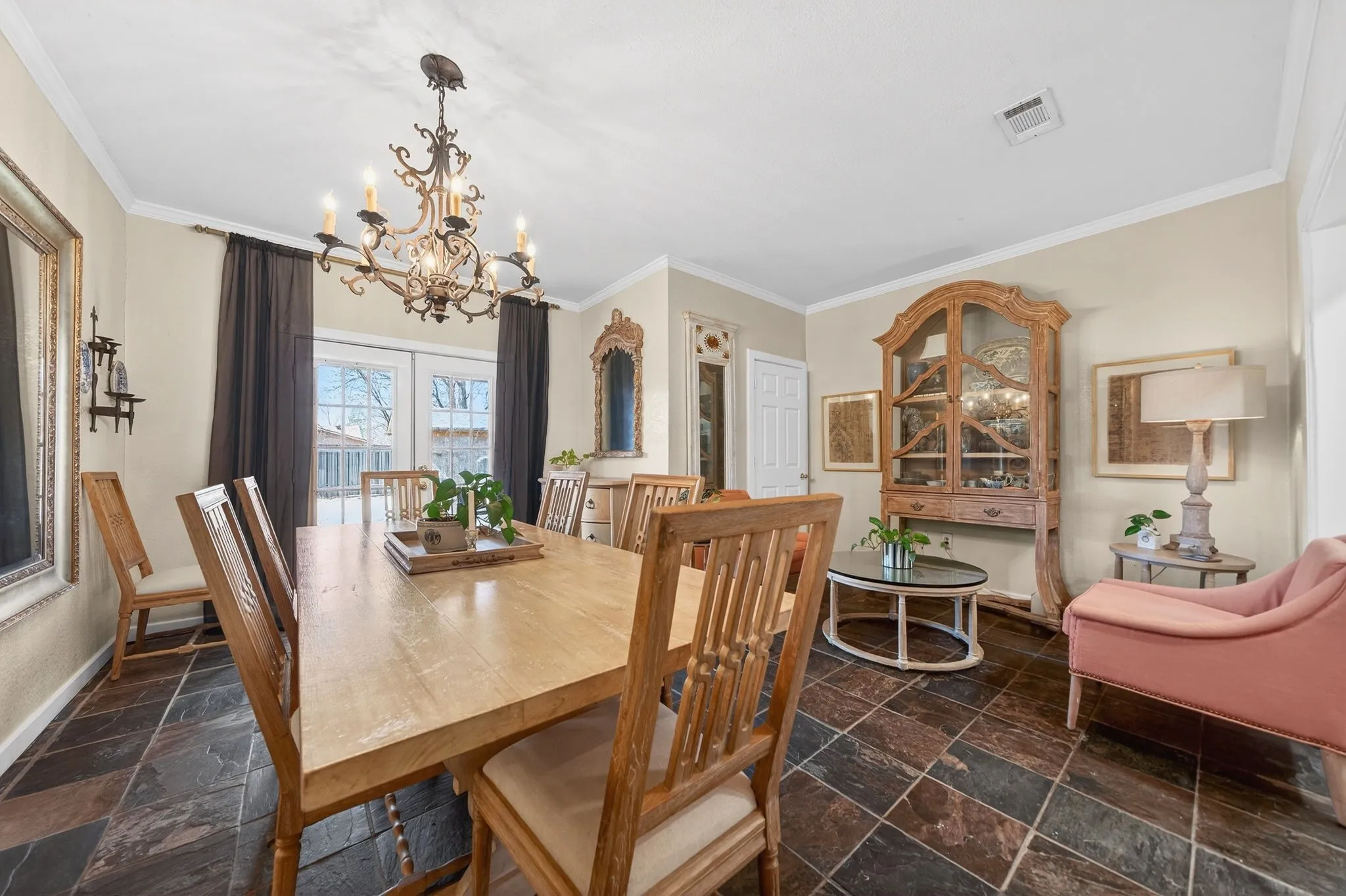 Single Family Residence For Sale in Dallas County , 607 Bethpage Avenue, Dallas, Texas 75217, 4 Bedroom, 4 Bathroom, Garage spaces, 2,256 Sqft, built in 1923, Preowned, mls#21190911, Real Estate Agent in Dallas, Homes For Sale in Dallas county, Homes For Sale in Dallas, Realtor in Dallas Texas, Real Estate Brokerage Independent Realty Texas, Luminita Cordes Realtor