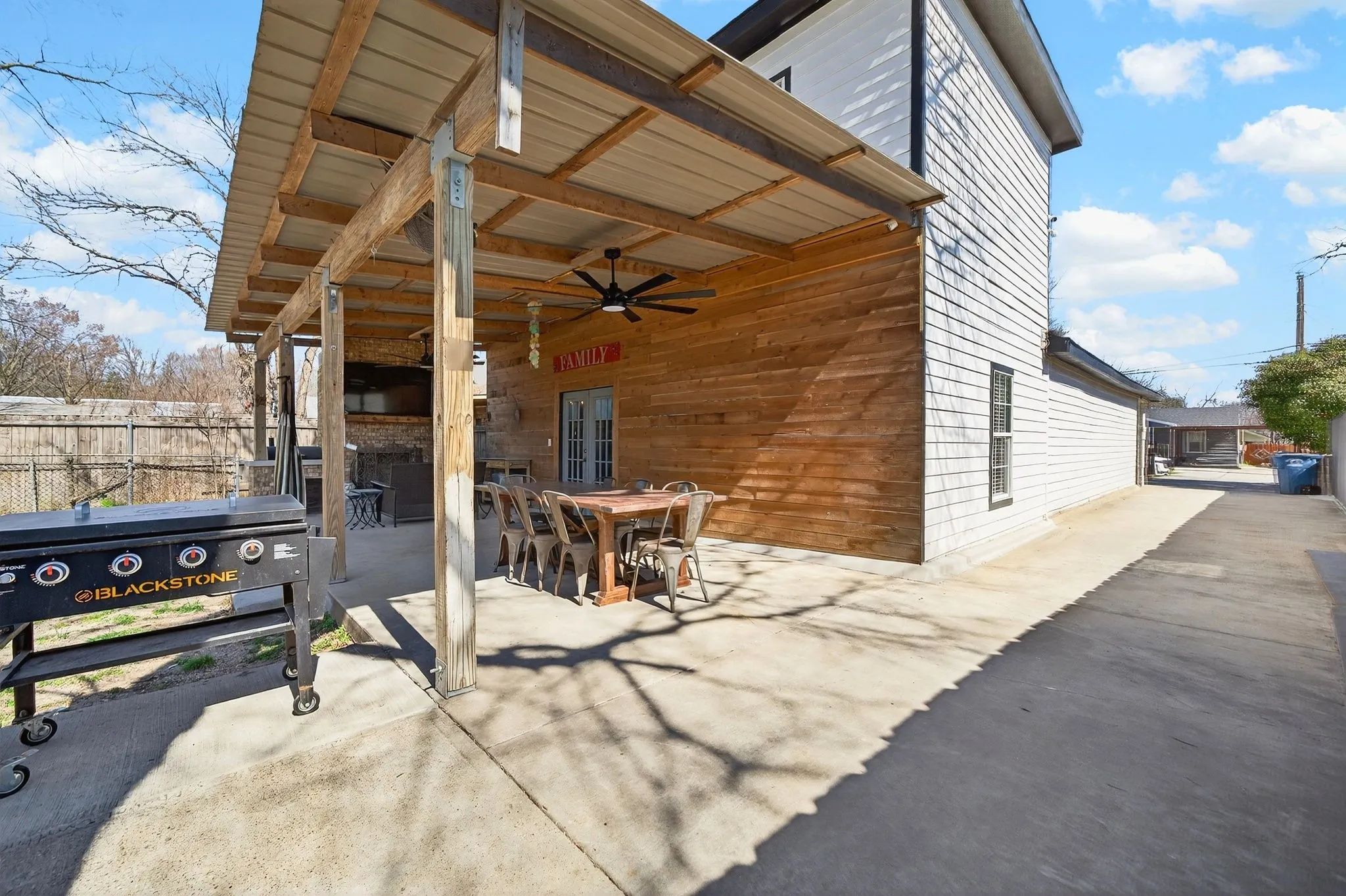 Single Family Residence For Sale in Dallas County , 607 Bethpage Avenue, Dallas, Texas 75217, 4 Bedroom, 4 Bathroom, Garage spaces, 2,256 Sqft, built in 1923, Preowned, mls#21190911, Real Estate Agent in Dallas, Homes For Sale in Dallas county, Homes For Sale in Dallas, Realtor in Dallas Texas, Real Estate Brokerage Independent Realty Texas, Luminita Cordes Realtor